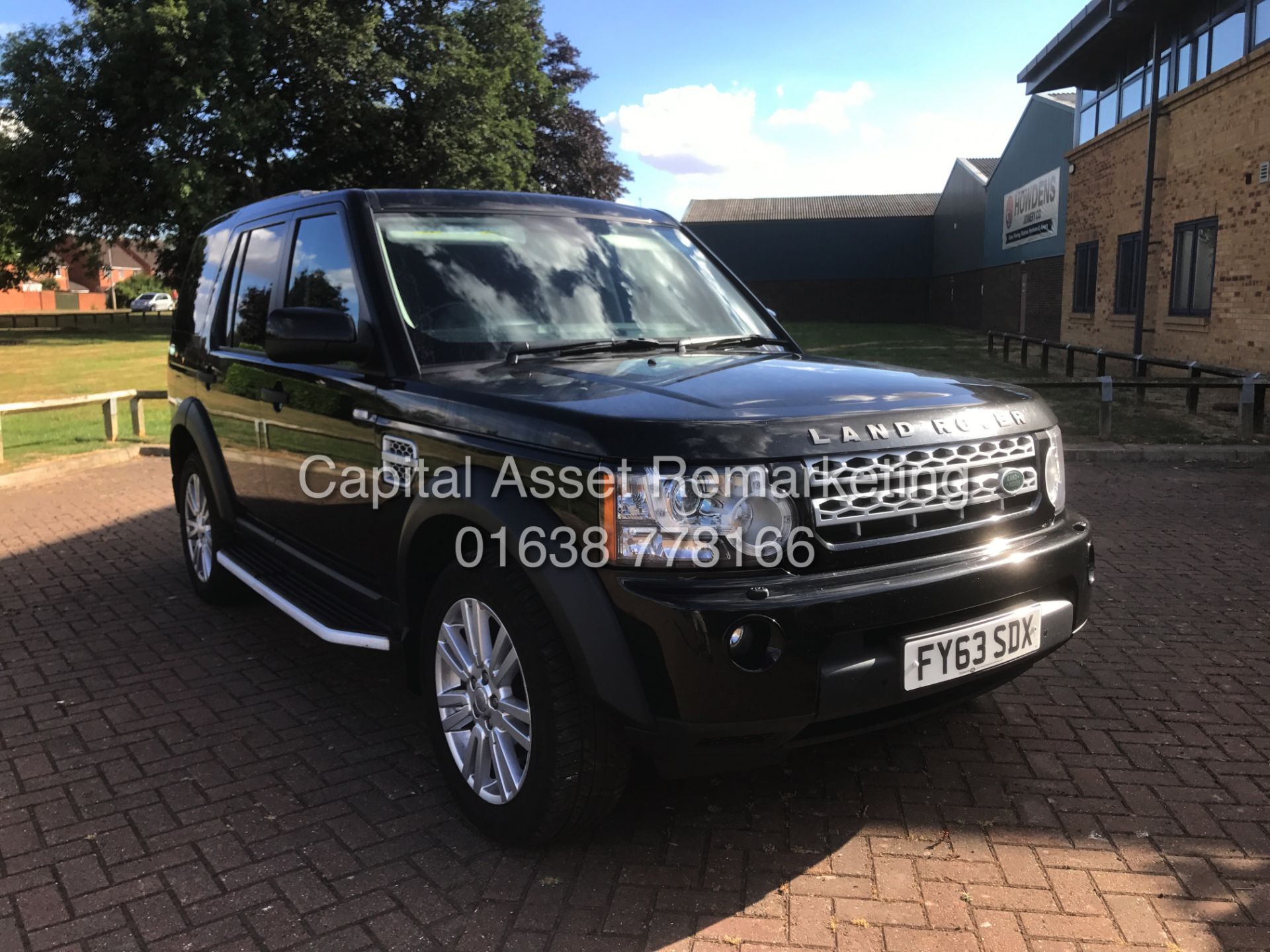ON SALE LAND ROVER DISCOVERY 4 "3.0SDV6 - AUTO"COMMERCIAL (2014 MODEL) HUGE SPEC - SAT NAV -LEATHER - Image 3 of 31