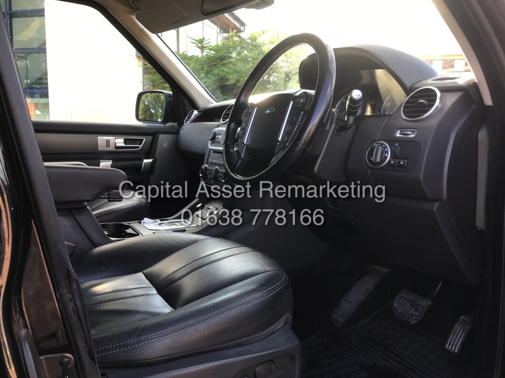 ON SALE LAND ROVER DISCOVERY 4 "3.0SDV6 - AUTO"COMMERCIAL (2014 MODEL) HUGE SPEC - SAT NAV -LEATHER - Image 17 of 31