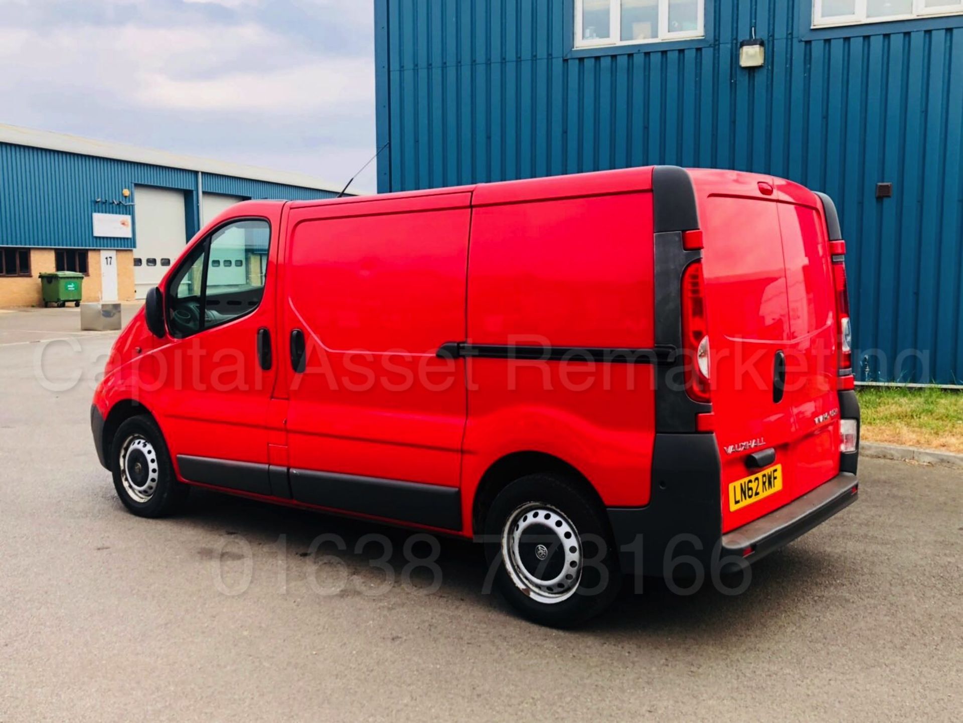 VAUXHALL VIVARO 2700 'SWB - PANEL VAN' (2013 MODEL) '2.0 CDTI - 115 BHP - 6 SPEED' **AIR CON** - Image 9 of 32