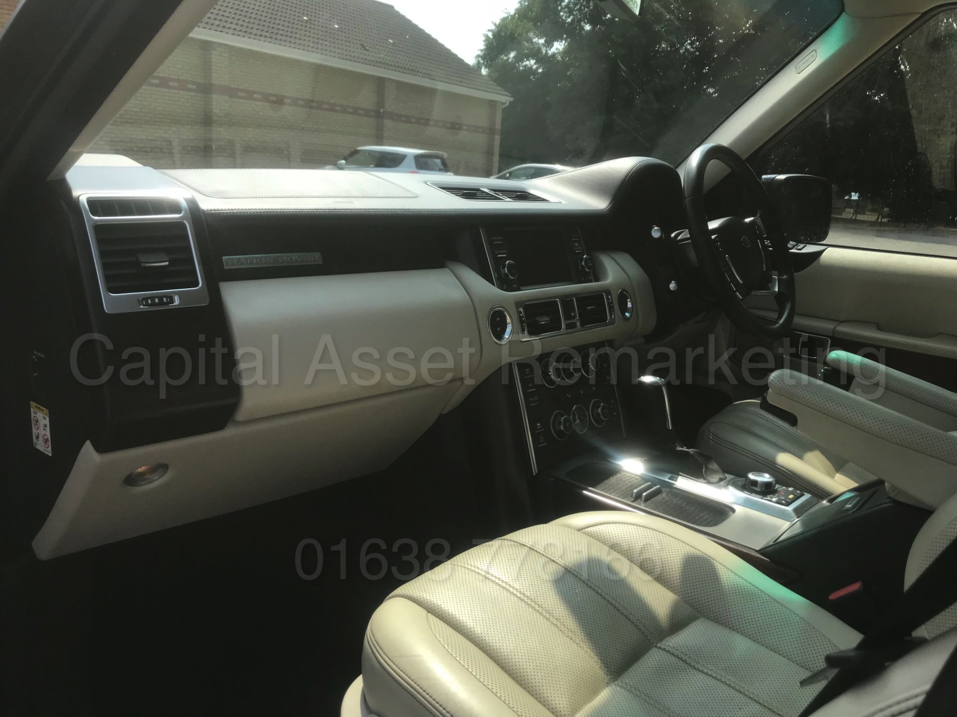 RANGE ROVER VOGUE **SE EDITION** (2010 - FACELIFT EDITION) 'TDV8 - 268 BHP - AUTO' **FULLY LOADED** - Image 25 of 62