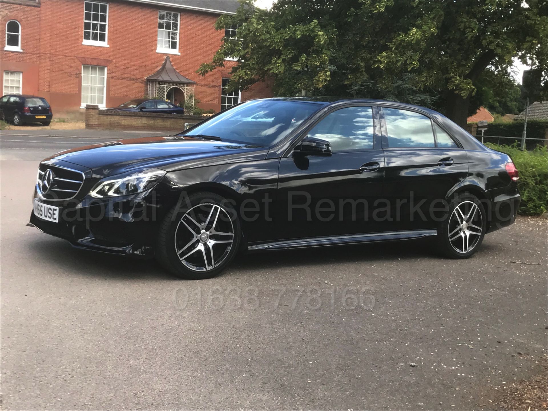 MERCEDES-BENZ E220D *AMG - NIGHT EDITION* SALOON (2016) '7G AUTO - LEATHER - SAT NAV' *LOW MILES* - Image 3 of 43