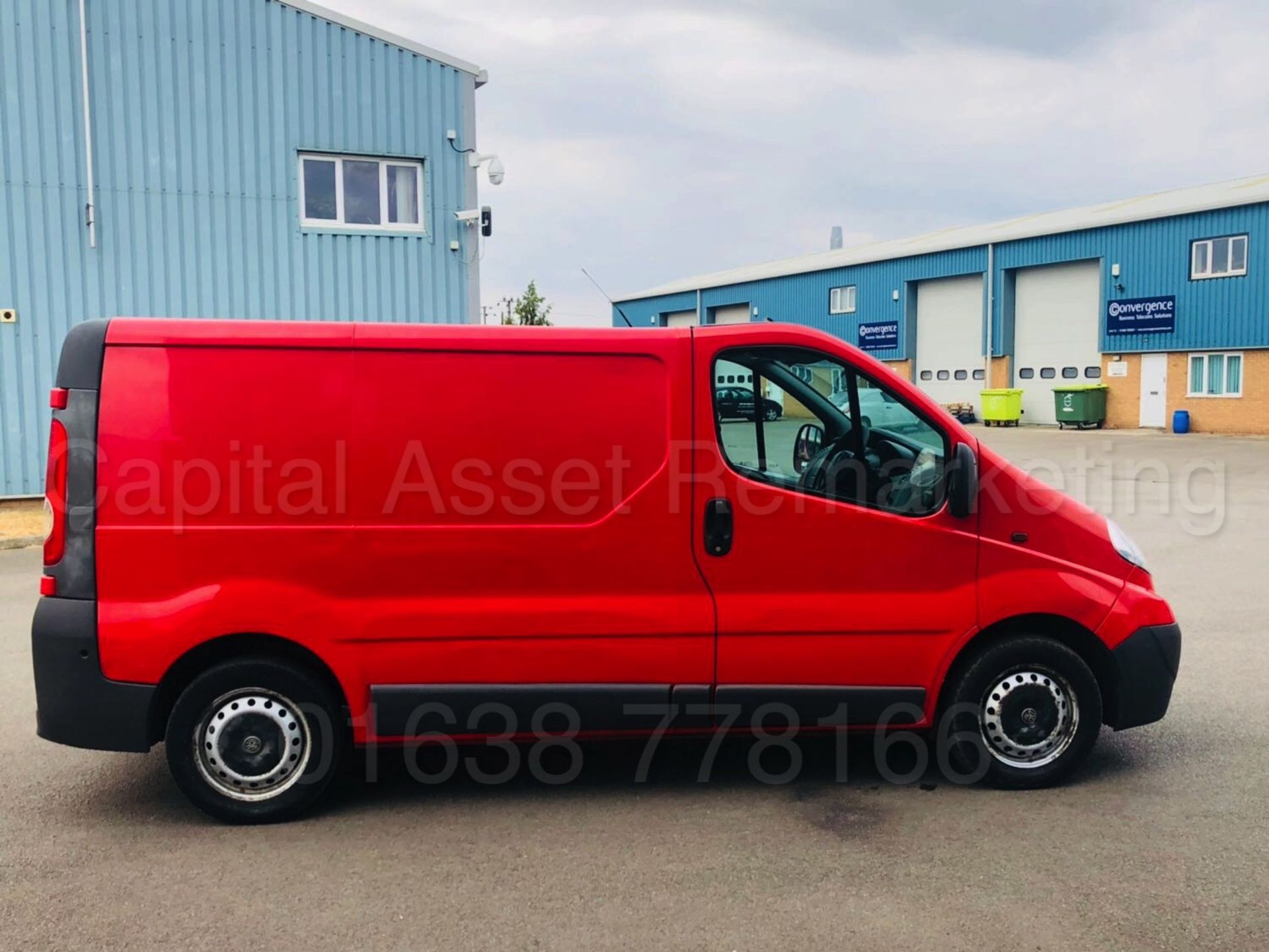 VAUXHALL VIVARO 2700 'SWB - PANEL VAN' (2013 MODEL) '2.0 CDTI - 115 BHP - 6 SPEED' **AIR CON** - Image 8 of 32