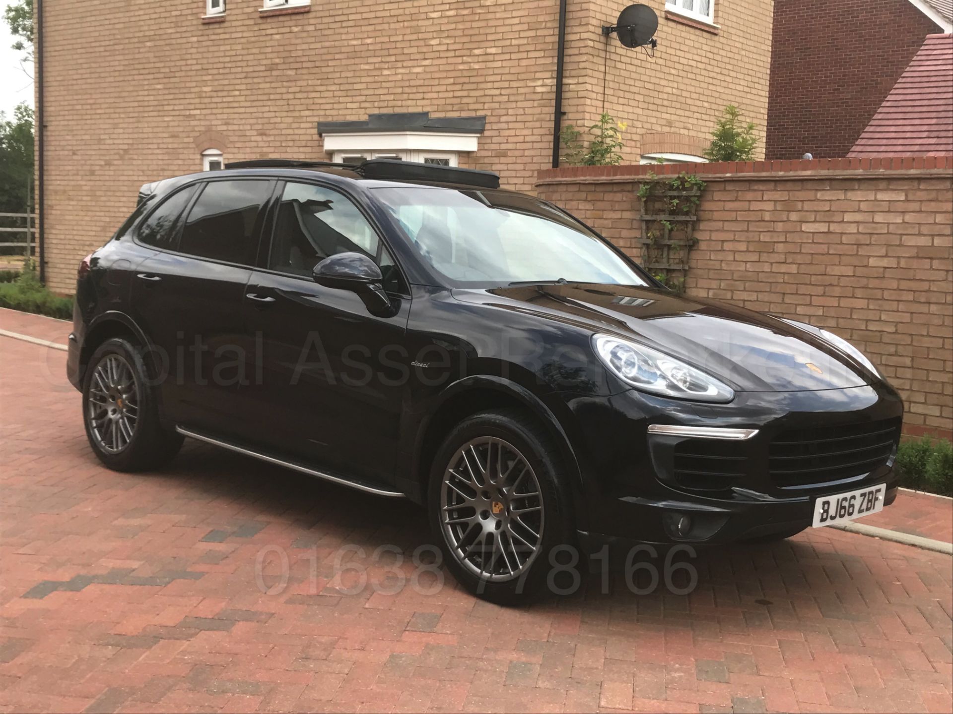 PORSCHE CAYENNE *PLATINUM EDITION* (2017 MODEL) '3.0 V6 DIESEL - 265 BHP - 8 SPEED AUTO' *TOP SPEC* - Image 3 of 64