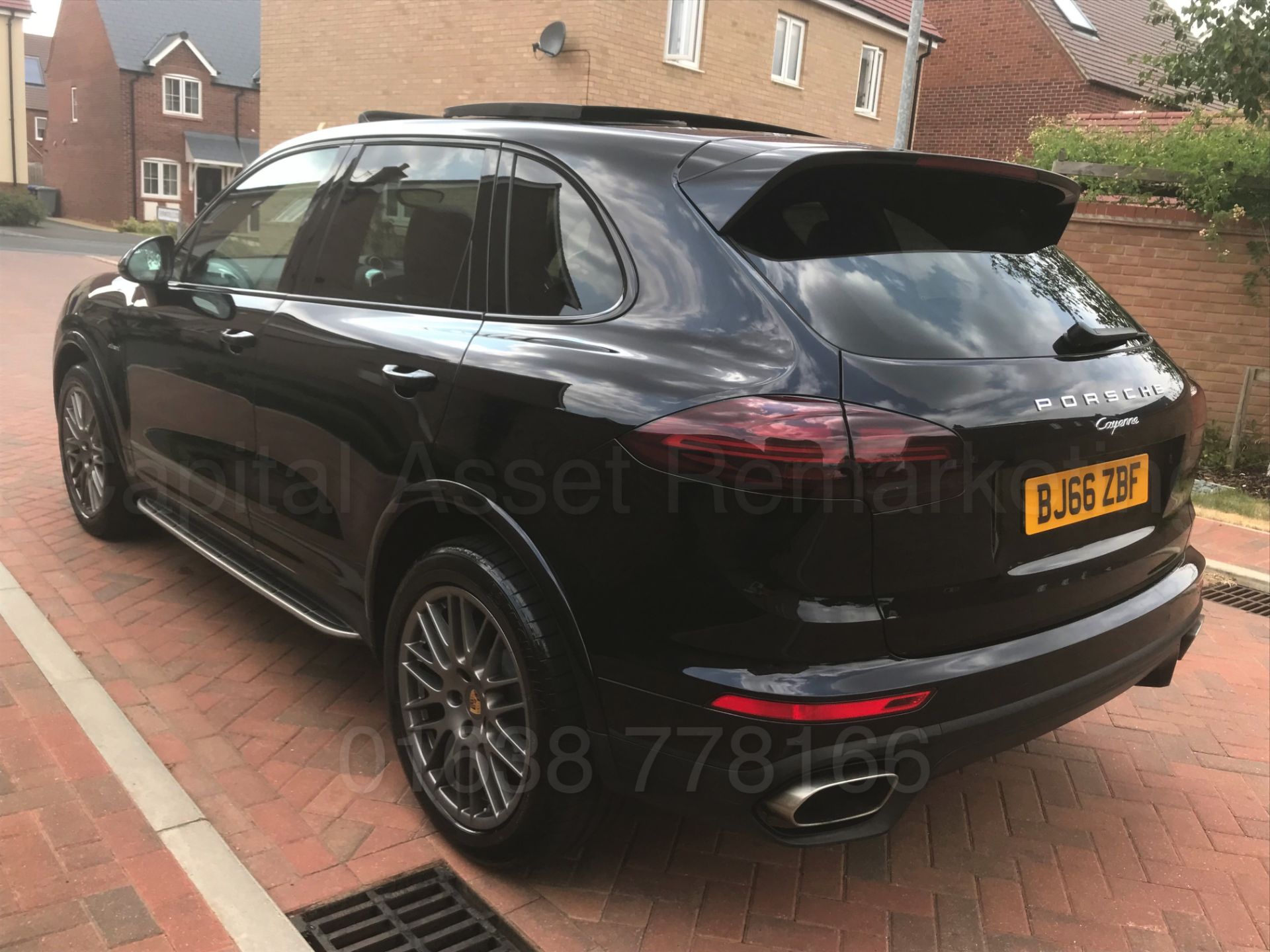 PORSCHE CAYENNE *PLATINUM EDITION* (2017 MODEL) '3.0 V6 DIESEL - 265 BHP - 8 SPEED AUTO' *TOP SPEC* - Image 8 of 64