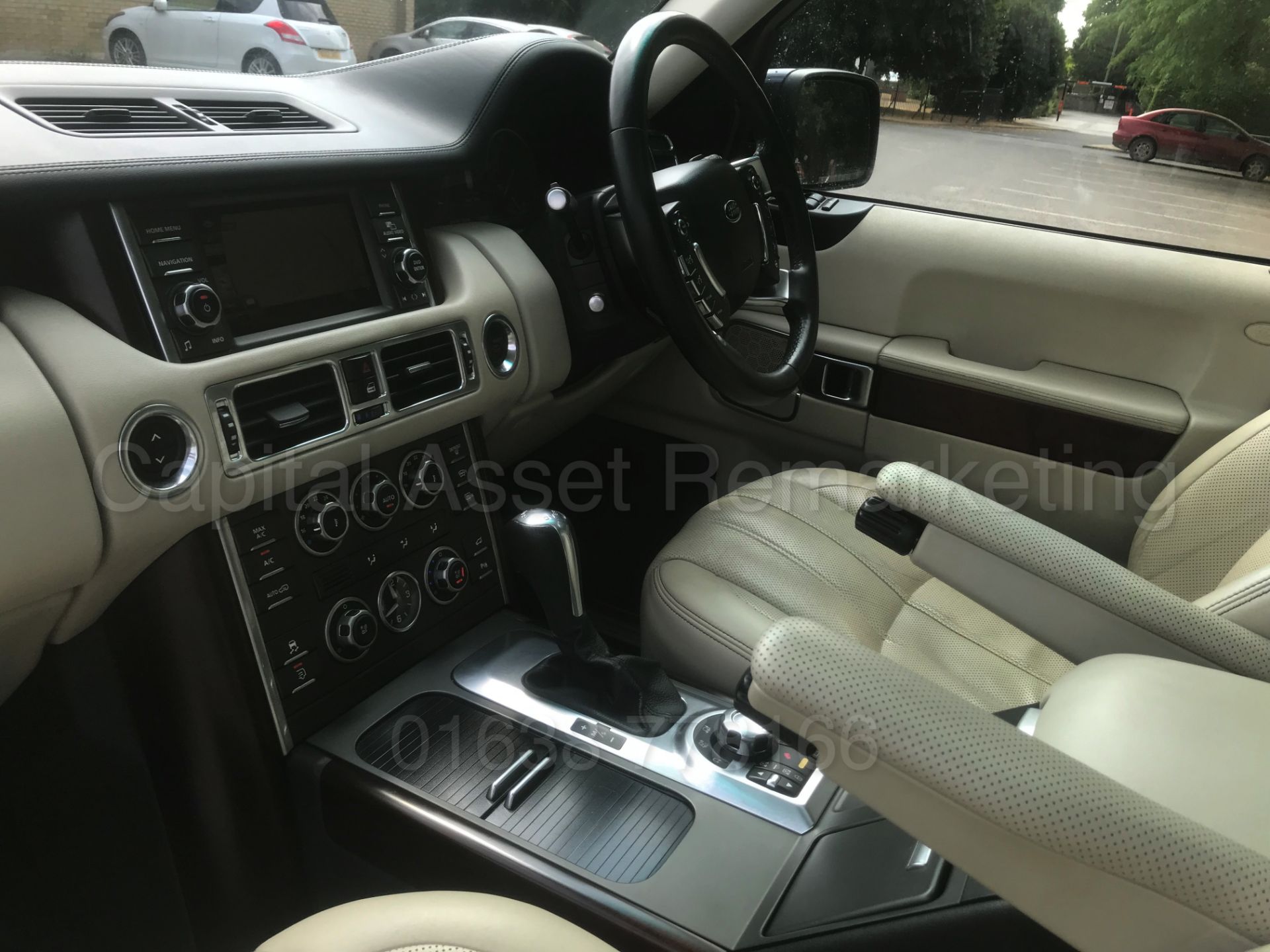 RANGE ROVER VOGUE **SE EDITION** (2010 - FACELIFT EDITION) 'TDV8 - 268 BHP - AUTO' **FULLY LOADED** - Image 30 of 62