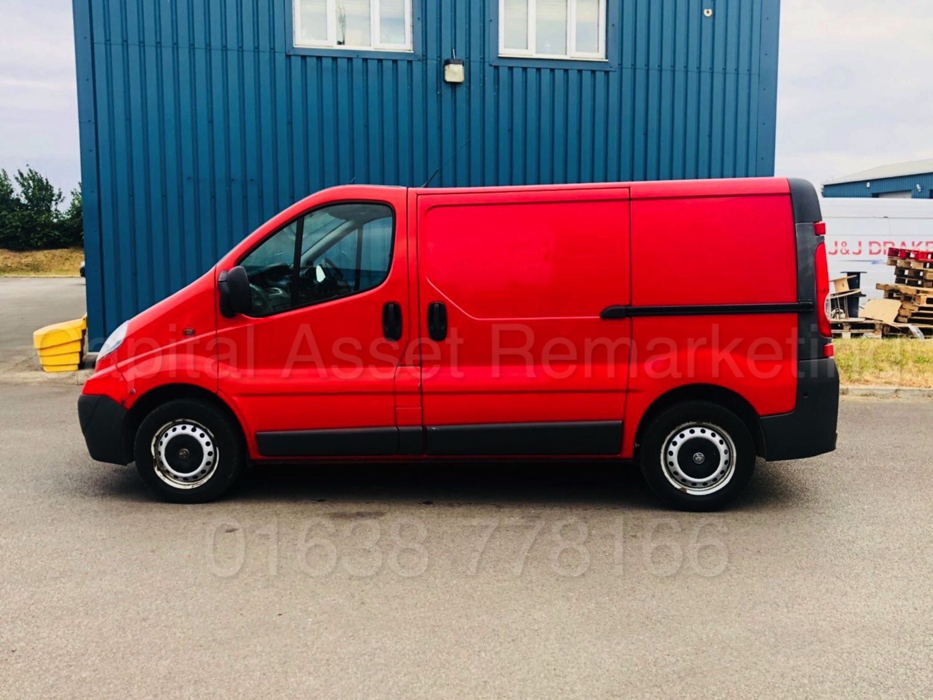 VAUXHALL VIVARO 2700 'SWB - PANEL VAN' (2013 MODEL) '2.0 CDTI - 115 BHP - 6 SPEED' **AIR CON** - Image 22 of 32