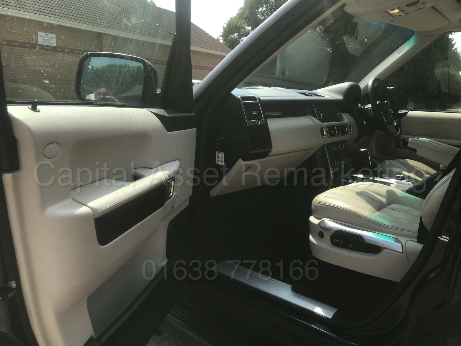 RANGE ROVER VOGUE **SE EDITION** (2010 - FACELIFT EDITION) 'TDV8 - 268 BHP - AUTO' **FULLY LOADED** - Image 23 of 62