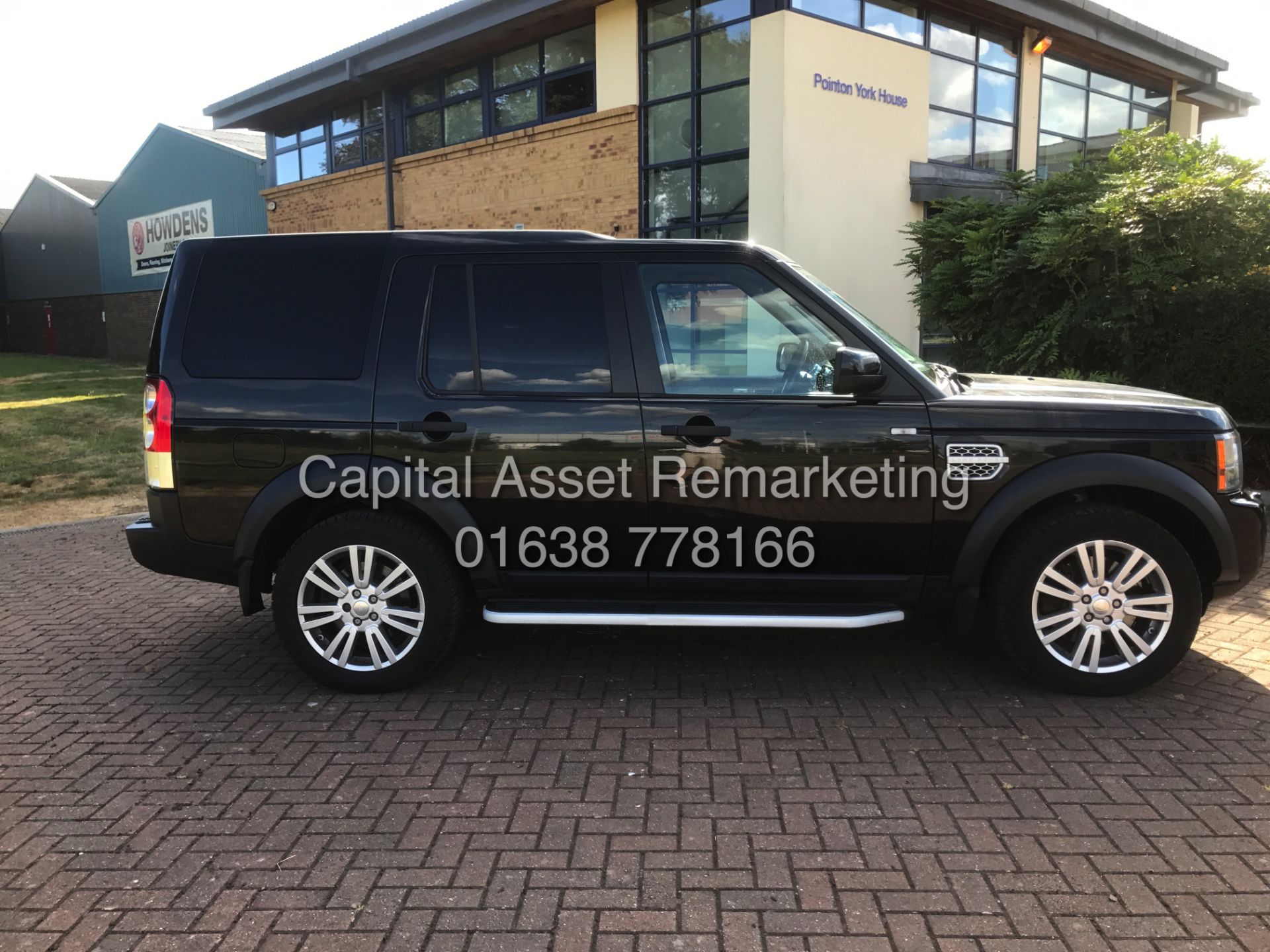 ON SALE LAND ROVER DISCOVERY 4 "3.0SDV6 - AUTO"COMMERCIAL (2014 MODEL) HUGE SPEC - SAT NAV -LEATHER - Image 11 of 31
