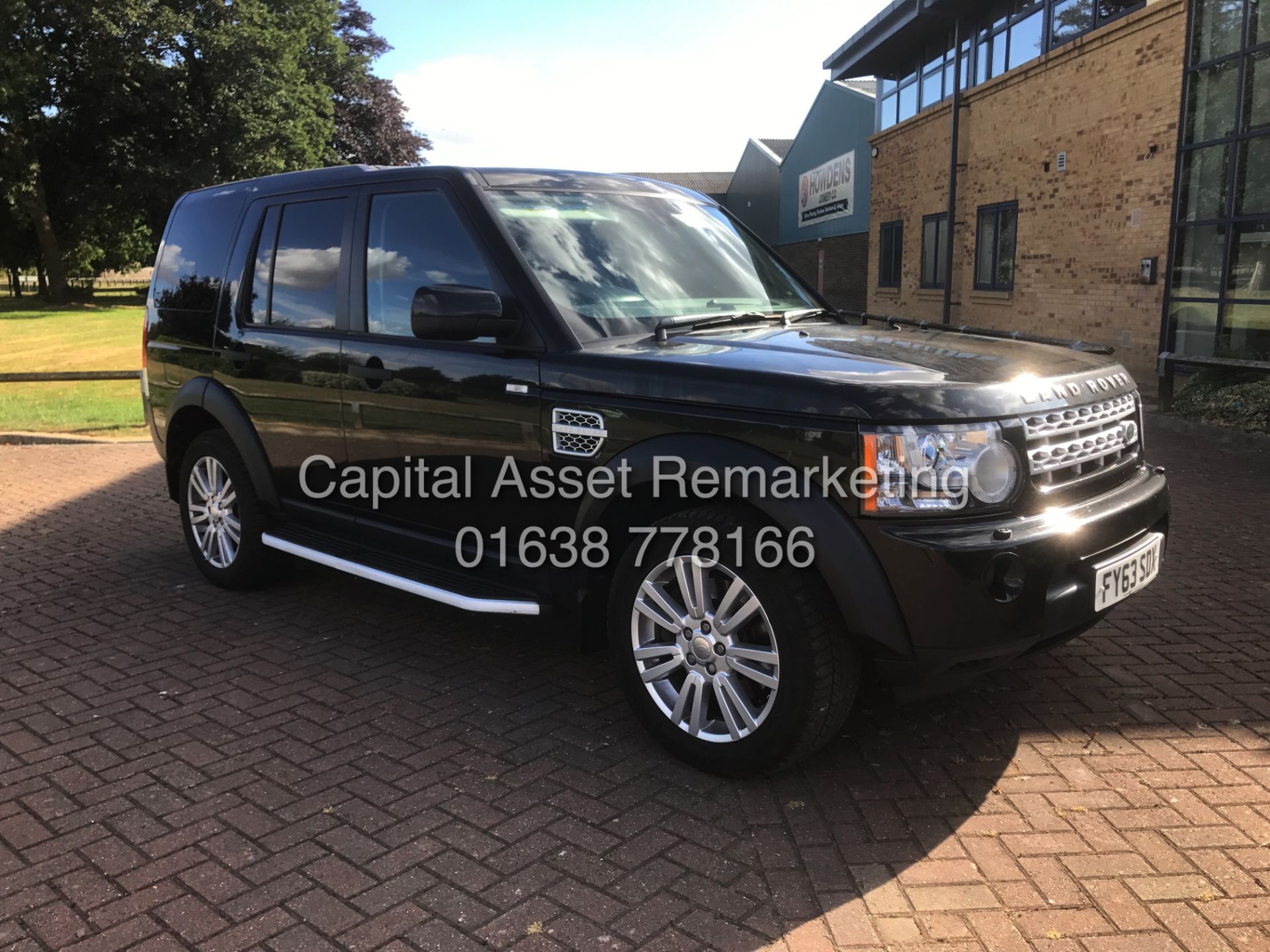 ON SALE LAND ROVER DISCOVERY 4 "3.0SDV6 - AUTO"COMMERCIAL (2014 MODEL) HUGE SPEC - SAT NAV -LEATHER - Image 2 of 31