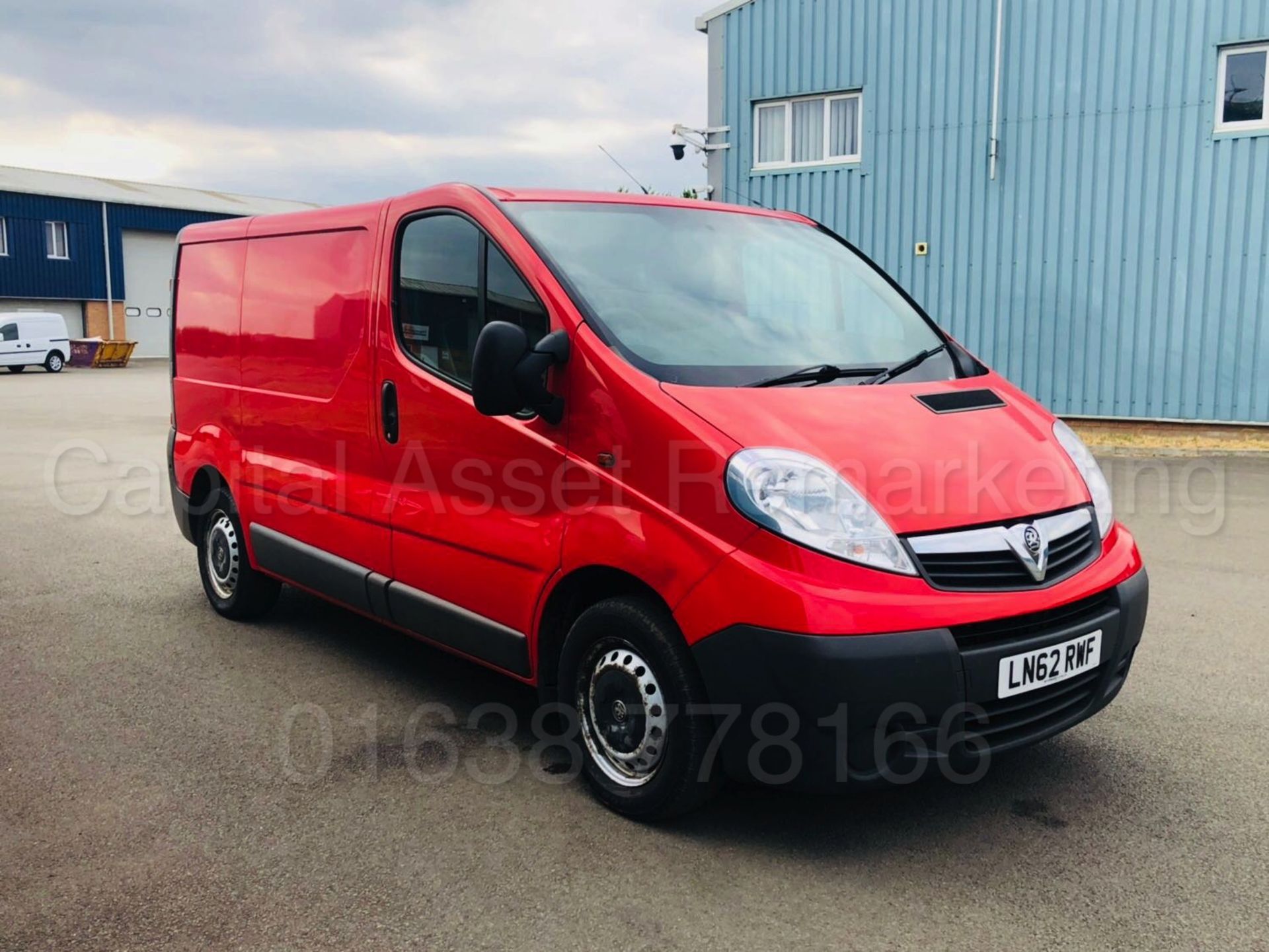 VAUXHALL VIVARO 2700 'SWB - PANEL VAN' (2013 MODEL) '2.0 CDTI - 115 BHP - 6 SPEED' **AIR CON** - Image 3 of 32