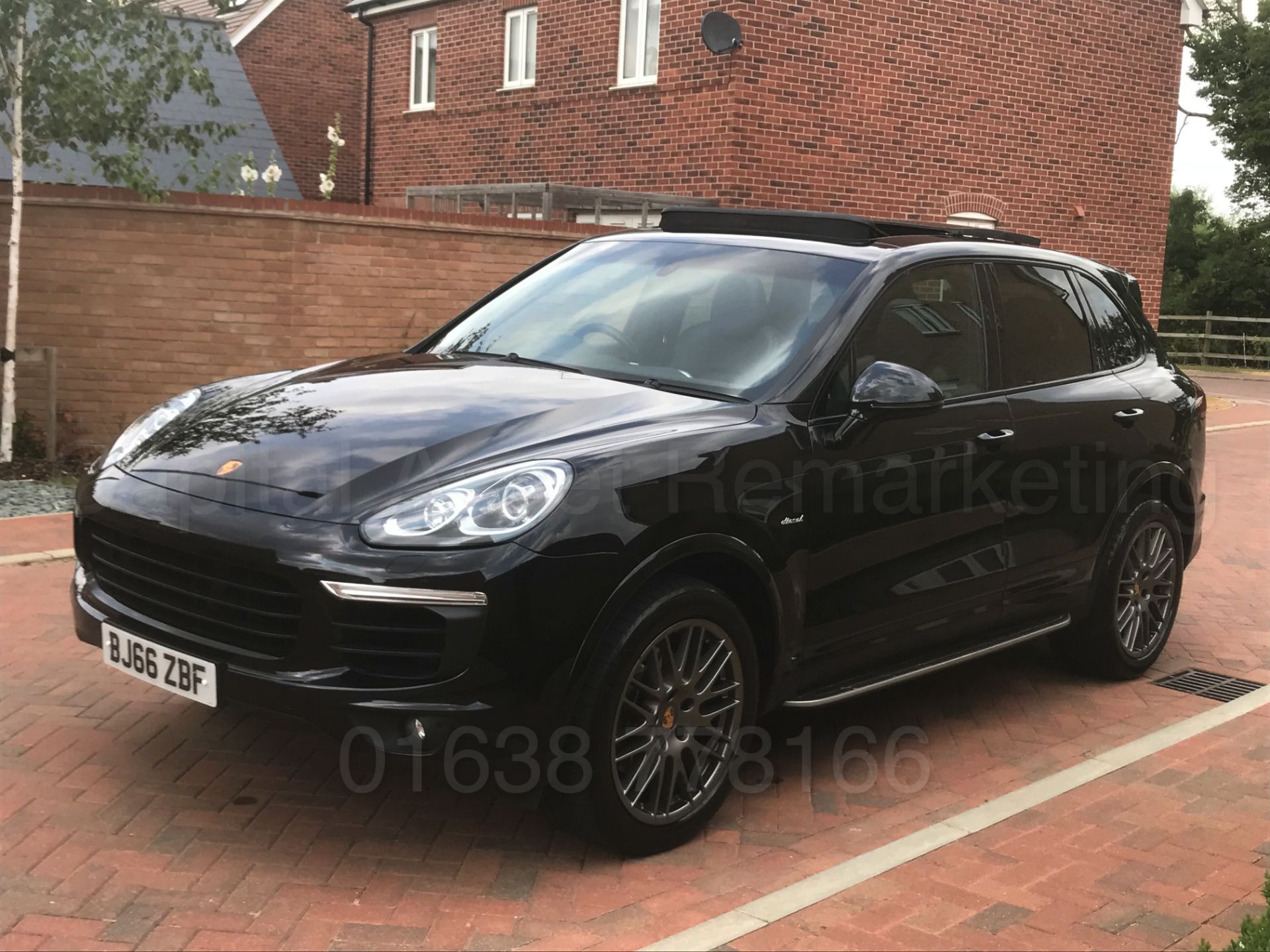 PORSCHE CAYENNE *PLATINUM EDITION* (2017 MODEL) '3.0 V6 DIESEL - 265 BHP - 8 SPEED AUTO' *TOP SPEC* - Image 7 of 64