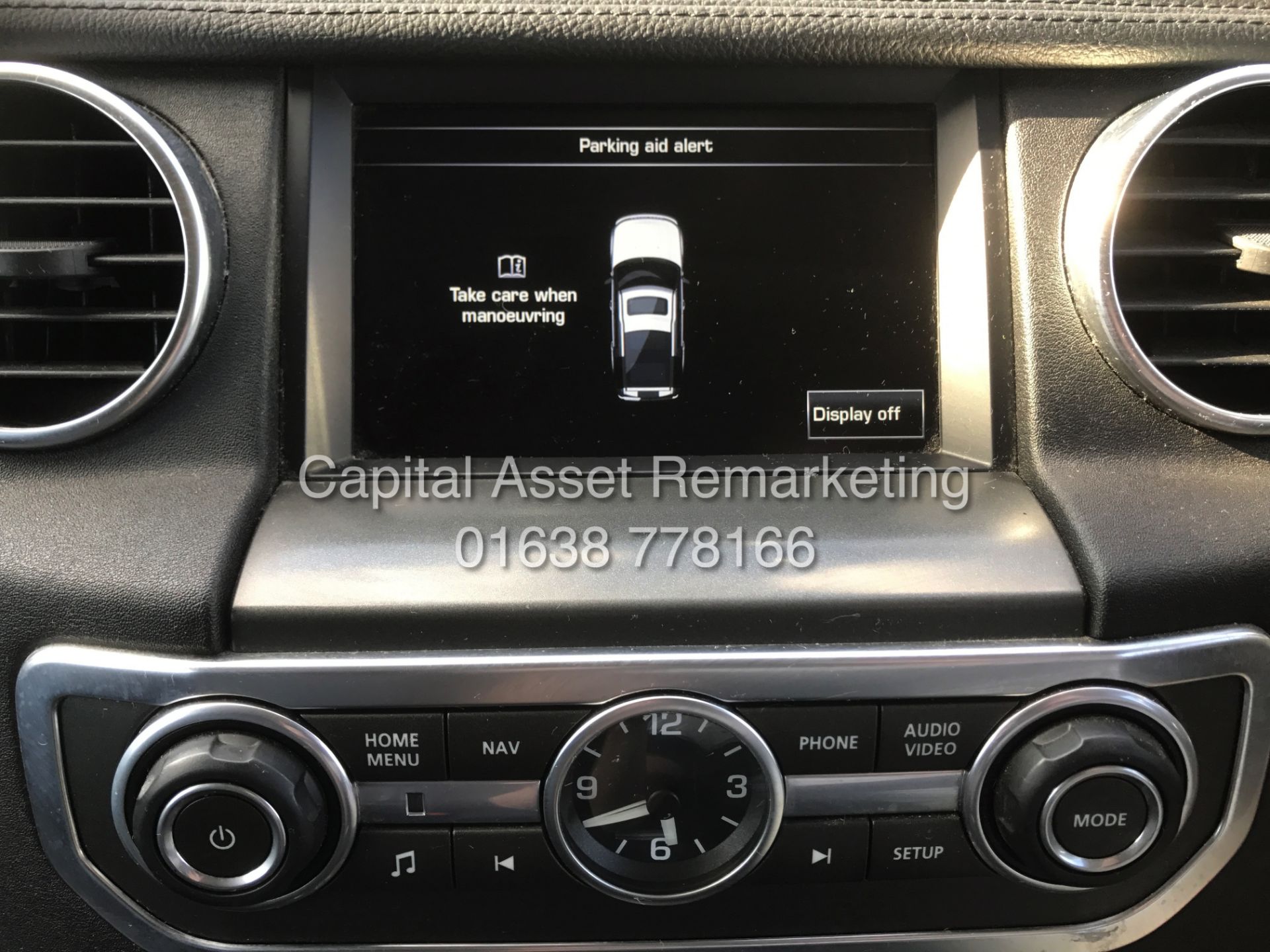 ON SALE LAND ROVER DISCOVERY 4 "3.0SDV6 - AUTO"COMMERCIAL (2014 MODEL) HUGE SPEC - SAT NAV -LEATHER - Image 25 of 31