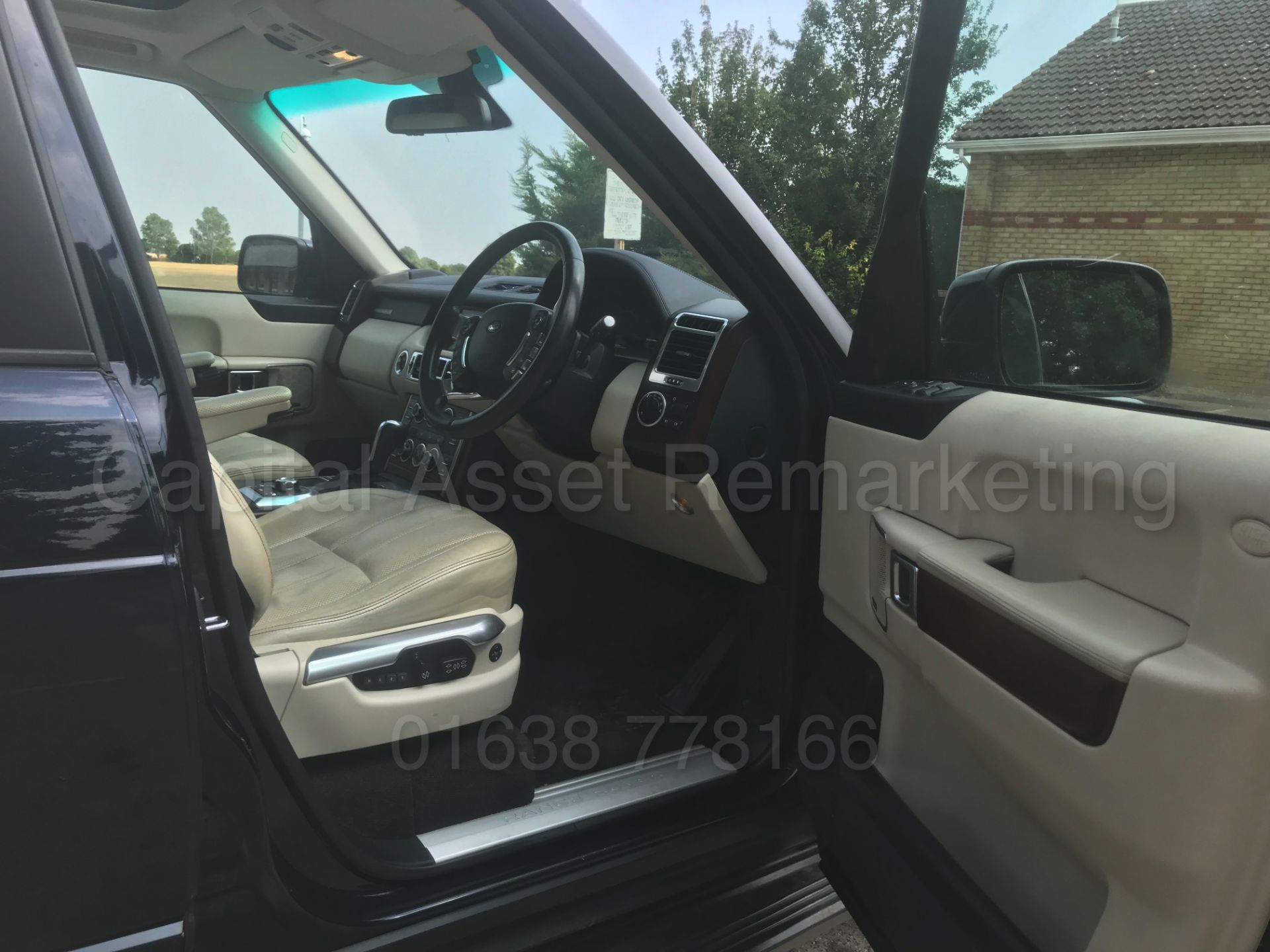 RANGE ROVER VOGUE **SE EDITION** (2010 - FACELIFT EDITION) 'TDV8 - 268 BHP - AUTO' **FULLY LOADED** - Image 41 of 62