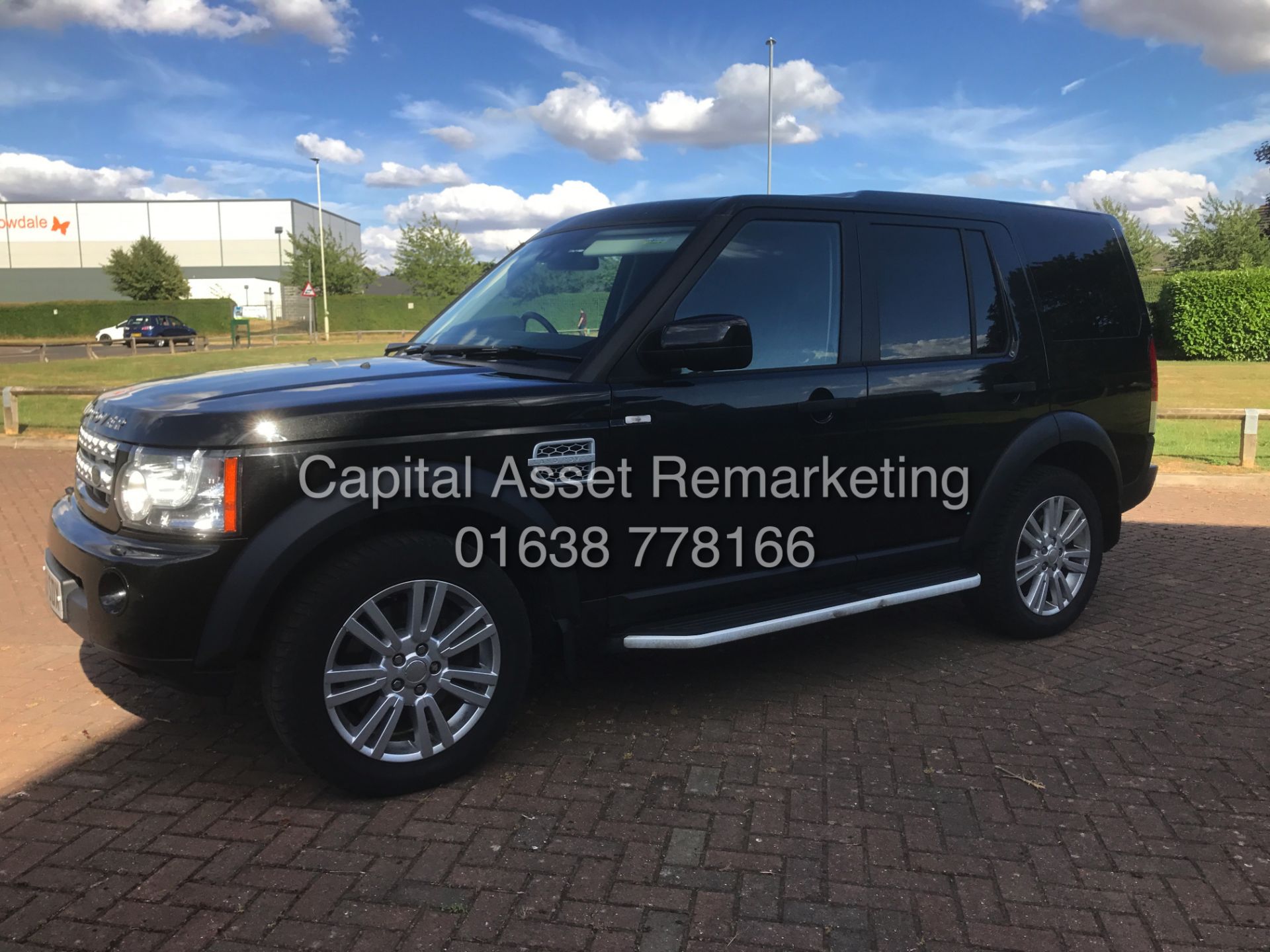 ON SALE LAND ROVER DISCOVERY 4 "3.0SDV6 - AUTO"COMMERCIAL (2014 MODEL) HUGE SPEC - SAT NAV -LEATHER - Image 6 of 31