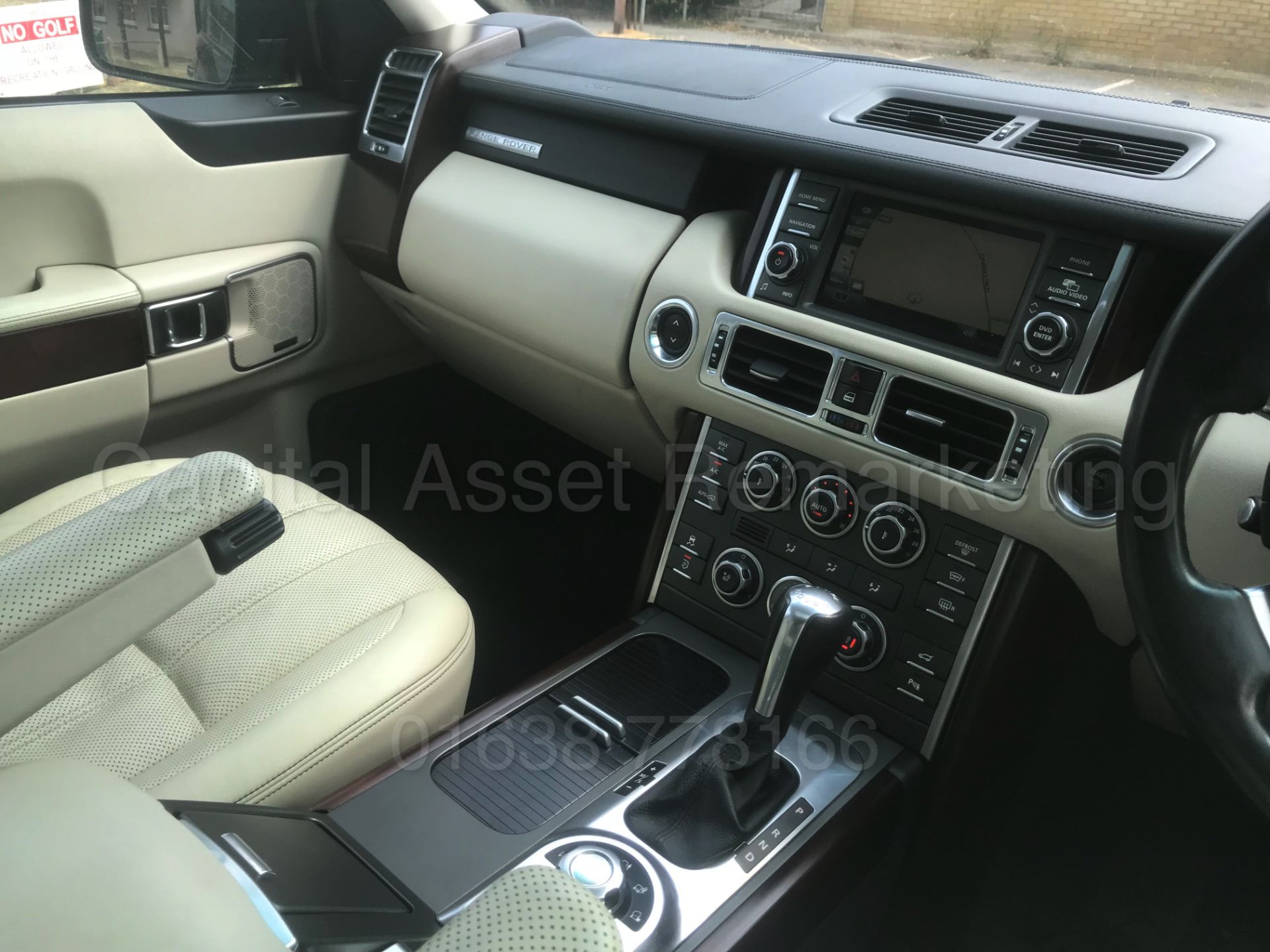 RANGE ROVER VOGUE **SE EDITION** (2010 - FACELIFT EDITION) 'TDV8 - 268 BHP - AUTO' **FULLY LOADED** - Image 51 of 62