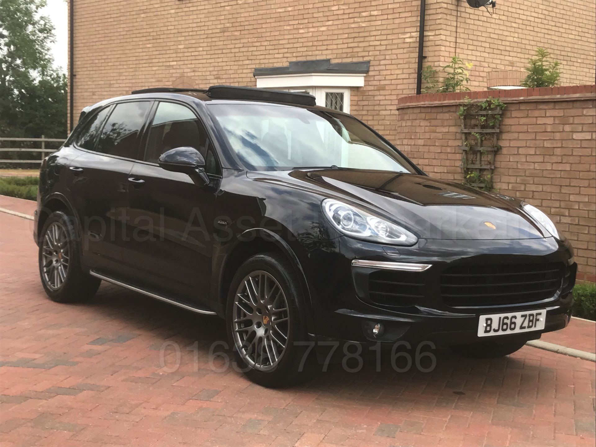 PORSCHE CAYENNE *PLATINUM EDITION* (2017 MODEL) '3.0 V6 DIESEL - 265 BHP - 8 SPEED AUTO' *TOP SPEC*