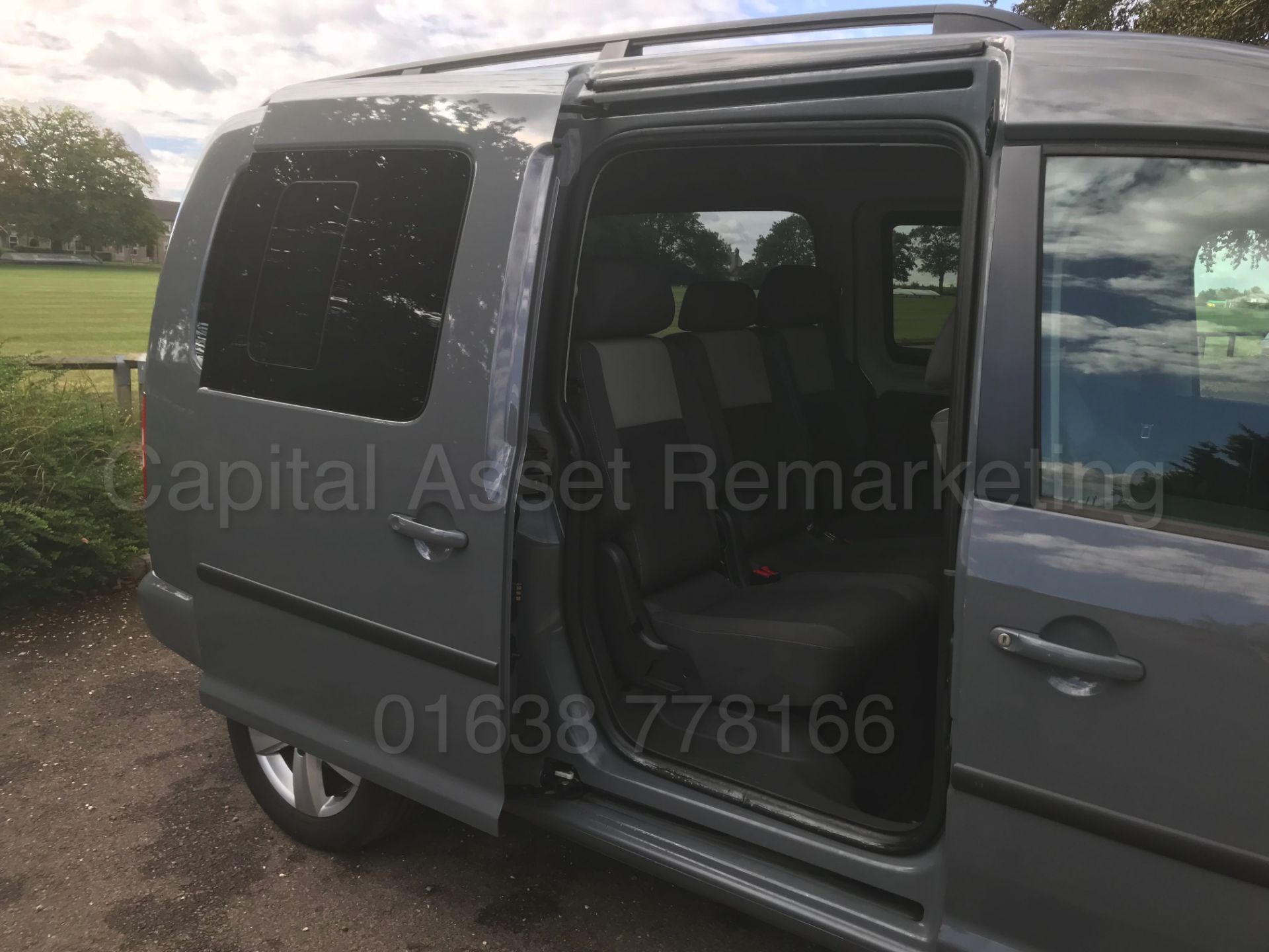 VOLKSWAGEN CADDY C20 MAXI *LIFE* (2012) '1.6 TDI- 102 BHP - STOP/START' *A/C* (7 SEATER) (NO VAT) - Image 25 of 41