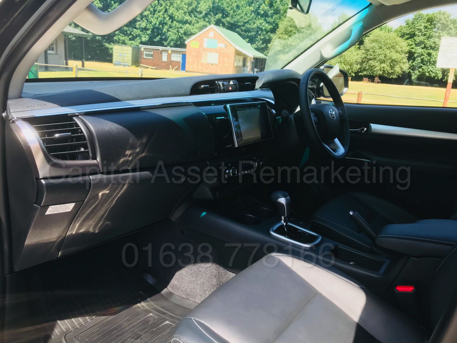 TOYOTA HILUX **INVINCIBLE X** (2018) D/CAB PICK-UP 'D-4D - AUTO - LEATHER - SAT NAV' *STOP/START* - Image 24 of 59