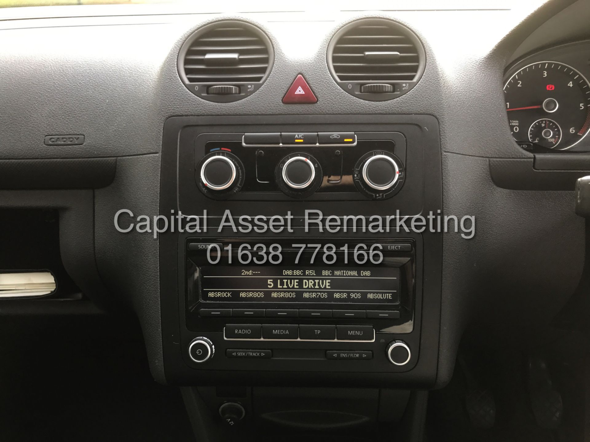 VOLKSWAGEN CADDY C20 1.6TDI "102BHP" 1 OWNER (2015 MODEL) AIR CON - ELEC PACK - SIDE LOADING DOOR - Image 12 of 18