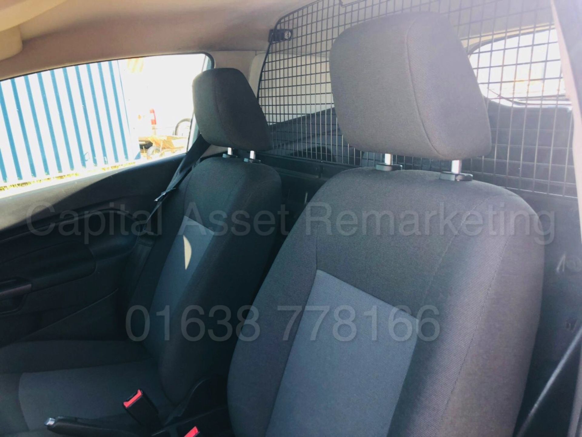 FORD FIESTA *TECH EDITION* 'LCV - PANEL VAN' (2013) 1.6 TDCI *ECONETIC* - STOP / START' - Bild 20 aus 32