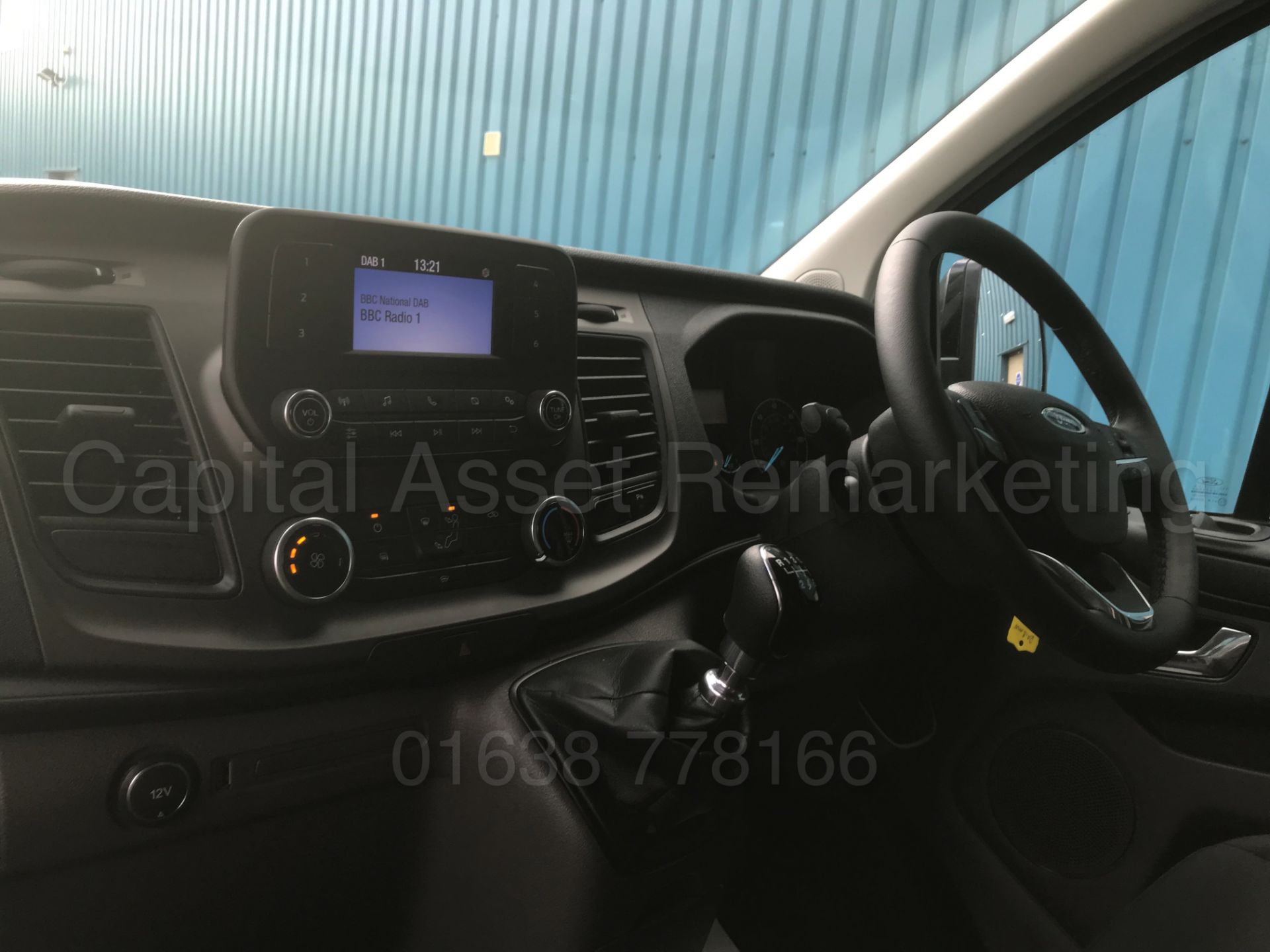 FORD TRANSIT CUSTOM *TREND EDITION* (2018 - ALL NEW MODEL) '2.0 TDCI - 6 SPEED' *DELIVERY MILEAGE* - Image 24 of 49