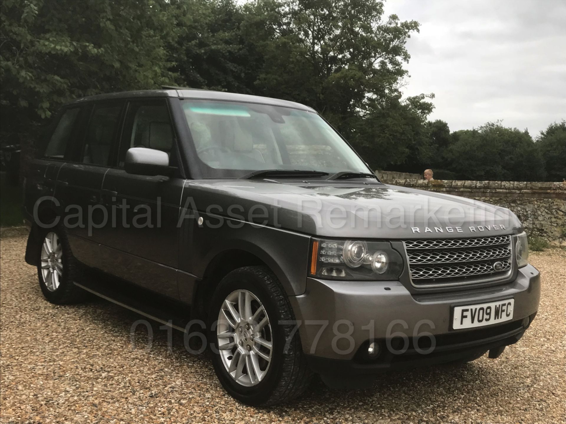 RANGE ROVER VOGUE (2009 - FACELIFT EDITION) '3.6 TDV8 - 268 BHP - AUTO' **ULTIMATE SPEC** (NO VAT) - Image 2 of 49