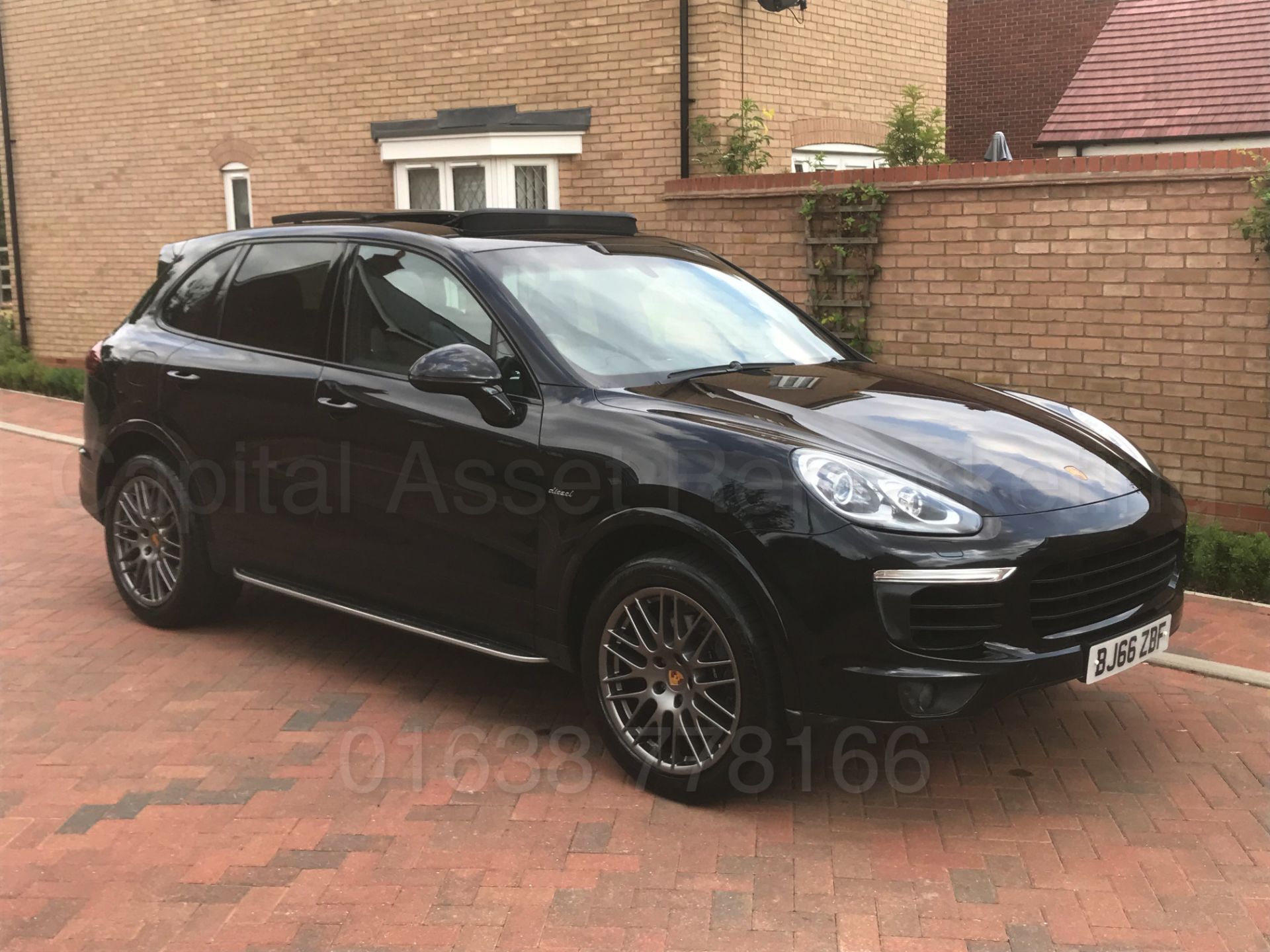 PORSCHE CAYENNE *PLATINUM EDITION* (2017 MODEL) '3.0 V6 DIESEL - 265 BHP - 8 SPEED AUTO' *TOP SPEC* - Bild 2 aus 64