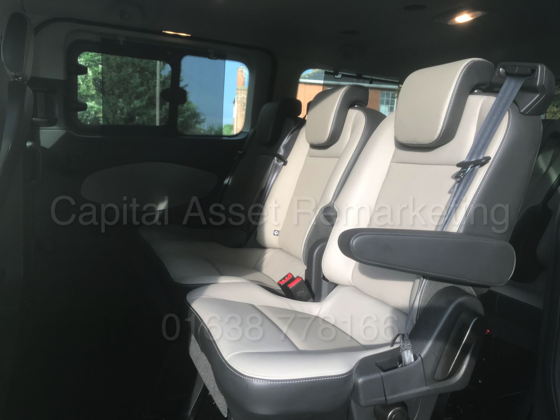 FORD TRANSIT 'TOURNEO' *TITANIUM EDITION* (2018) *9 SEATER MPV* '2.0 TDCI - 6 SPEED' *LOW MILES* - Image 31 of 62