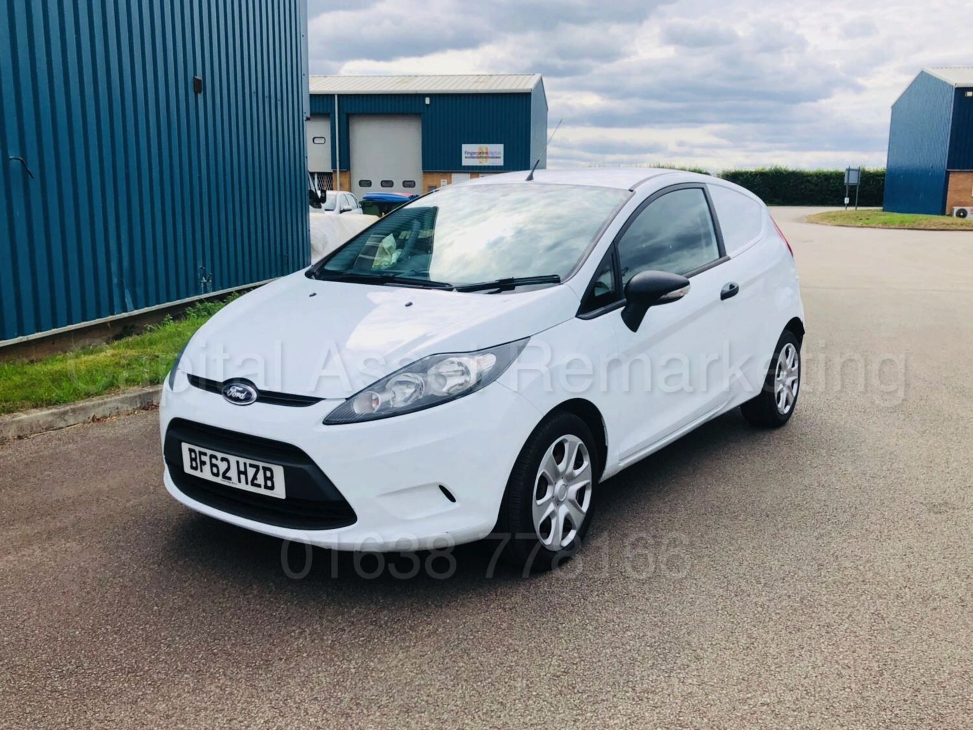 FORD FIESTA *BASE EDITION* 'LCV - PANEL VAN' (2013 MODEL) '1.4 TDCI - 70 BHP - 5 SPEED' - Bild 2 aus 18