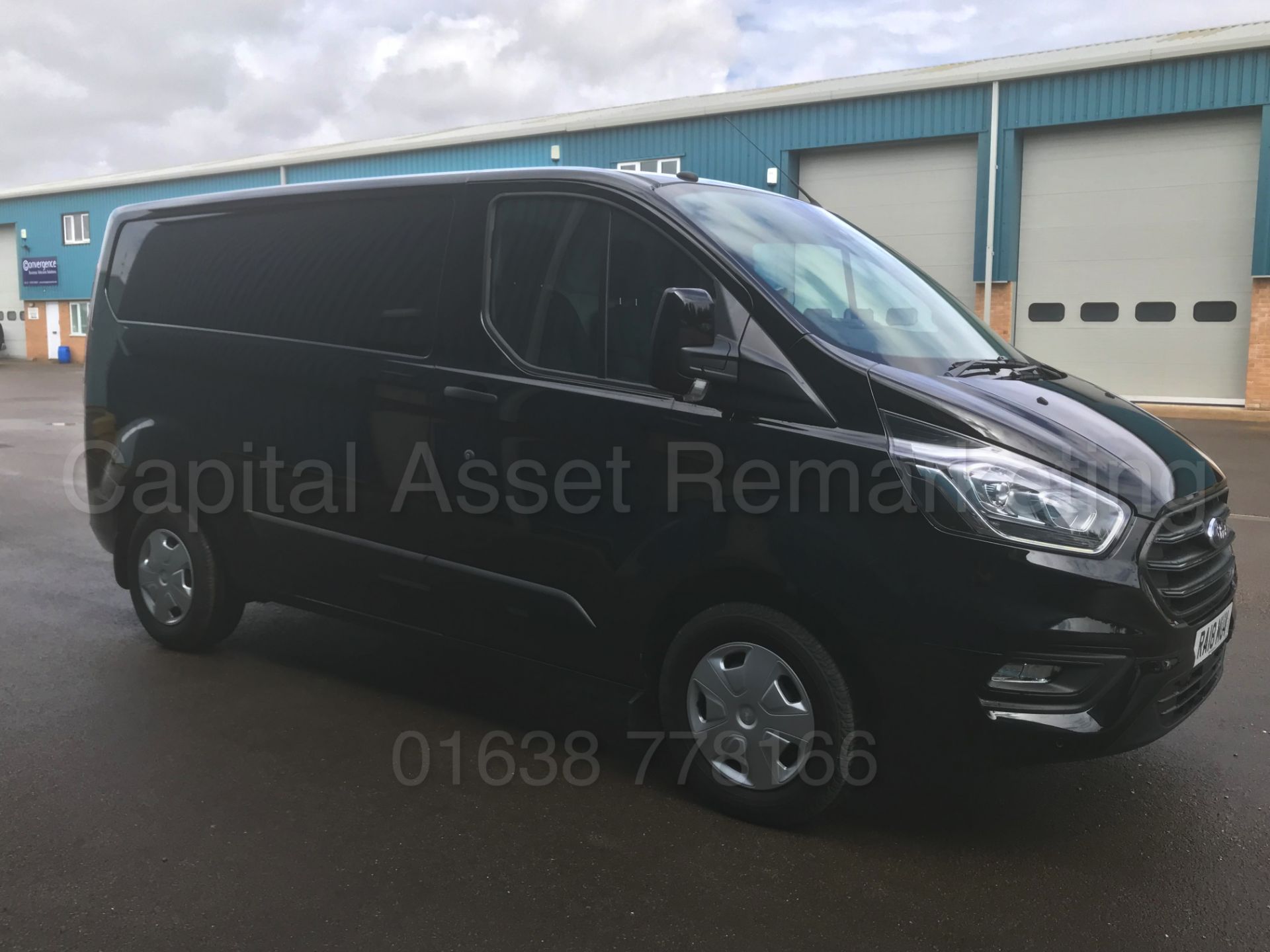 FORD TRANSIT CUSTOM *TREND EDITION* (2018 - ALL NEW MODEL) '2.0 TDCI - 6 SPEED' *DELIVERY MILEAGE* - Bild 13 aus 49