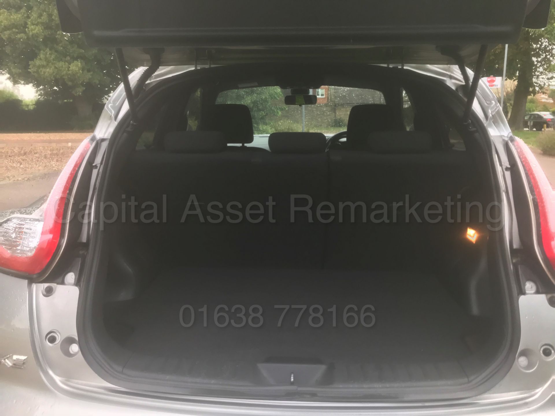 NISSAN JUKE *N-CONNECTA* 5 DOOR (2016) '1.5 DCI - 6 SPEED' **AIR CON - SAT NAV** (1 OWNER - FSH) - Image 26 of 44