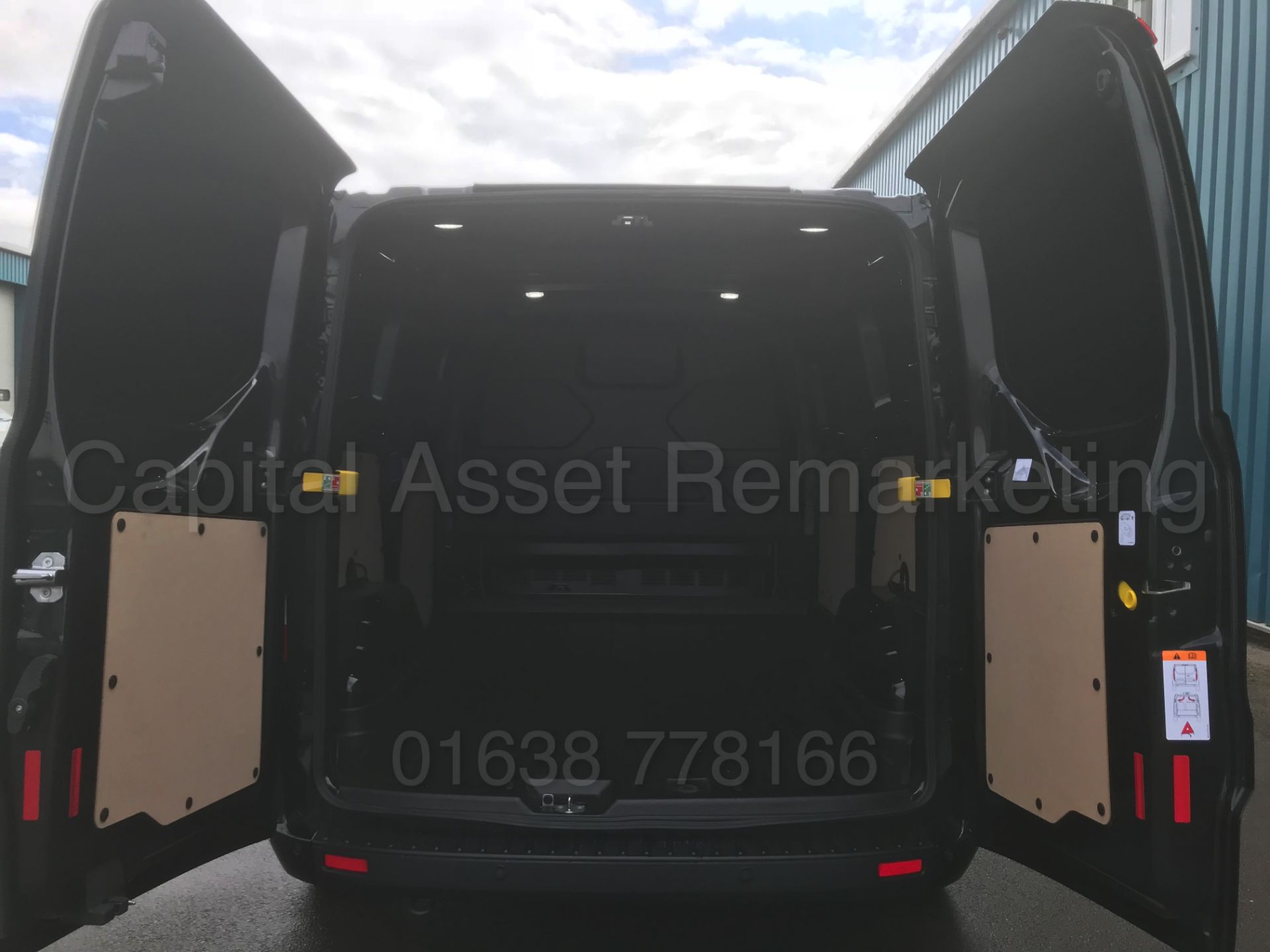 FORD TRANSIT CUSTOM *TREND EDITION* (2018 - ALL NEW MODEL) '2.0 TDCI - 6 SPEED' *DELIVERY MILEAGE* - Image 28 of 49