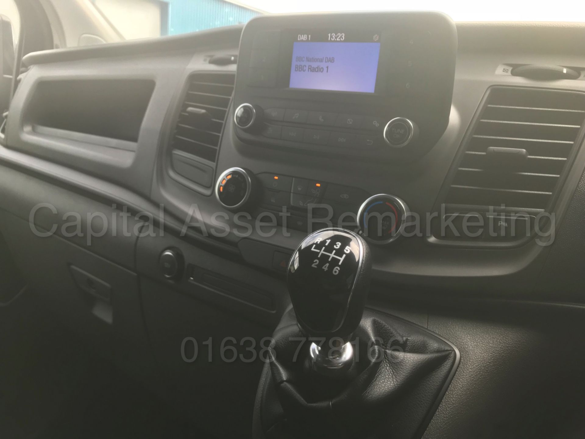 FORD TRANSIT CUSTOM *TREND EDITION* (2018 - ALL NEW MODEL) '2.0 TDCI - 6 SPEED' *DELIVERY MILEAGE* - Image 45 of 49