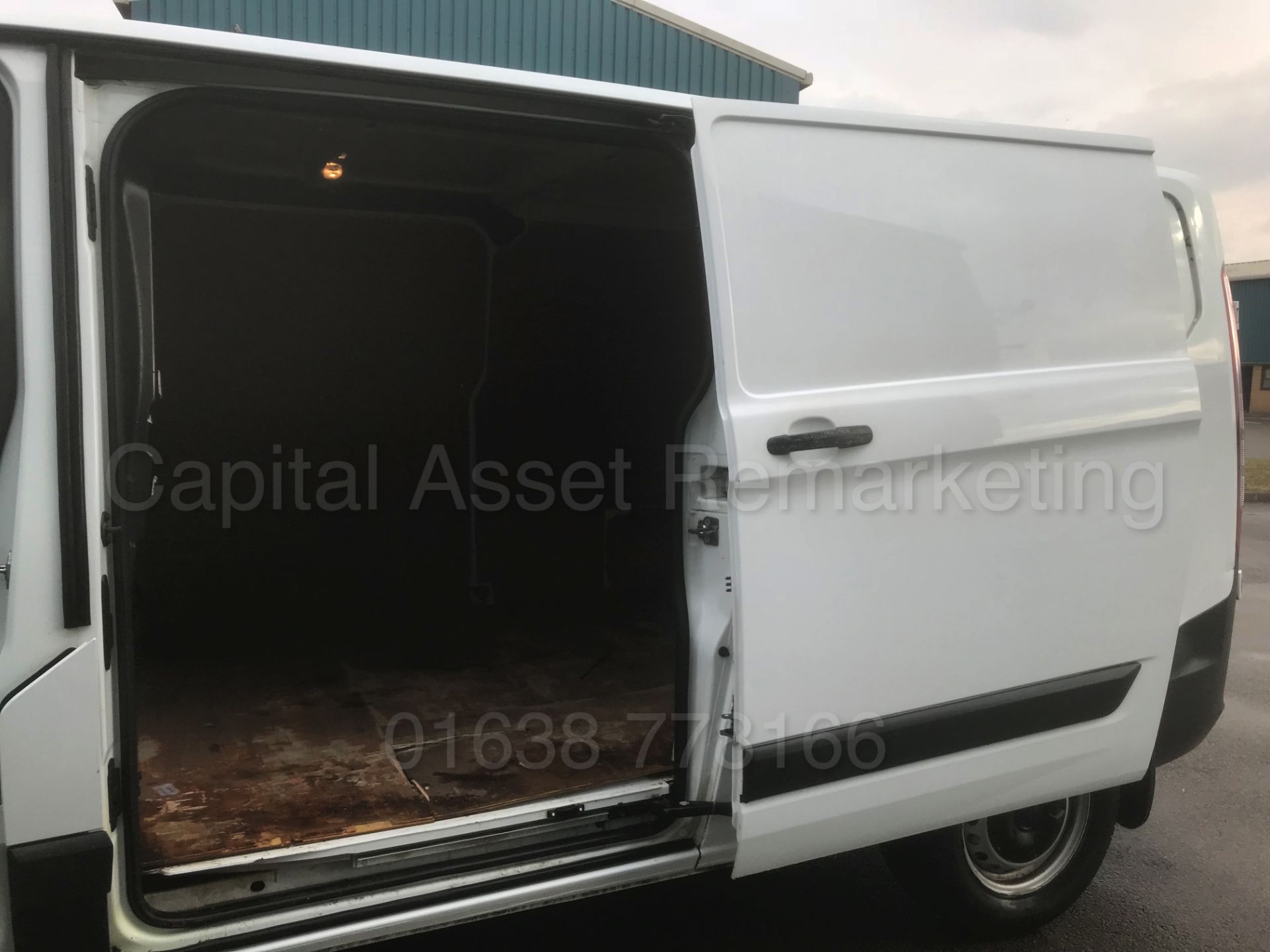 FORD TRANSIT CUSTOM 290 'ECO-TECH' **LWB - PANEL VAN** (2014) '2.2 TDCI - 6 SPEED' (1 OWNER) - Image 22 of 37