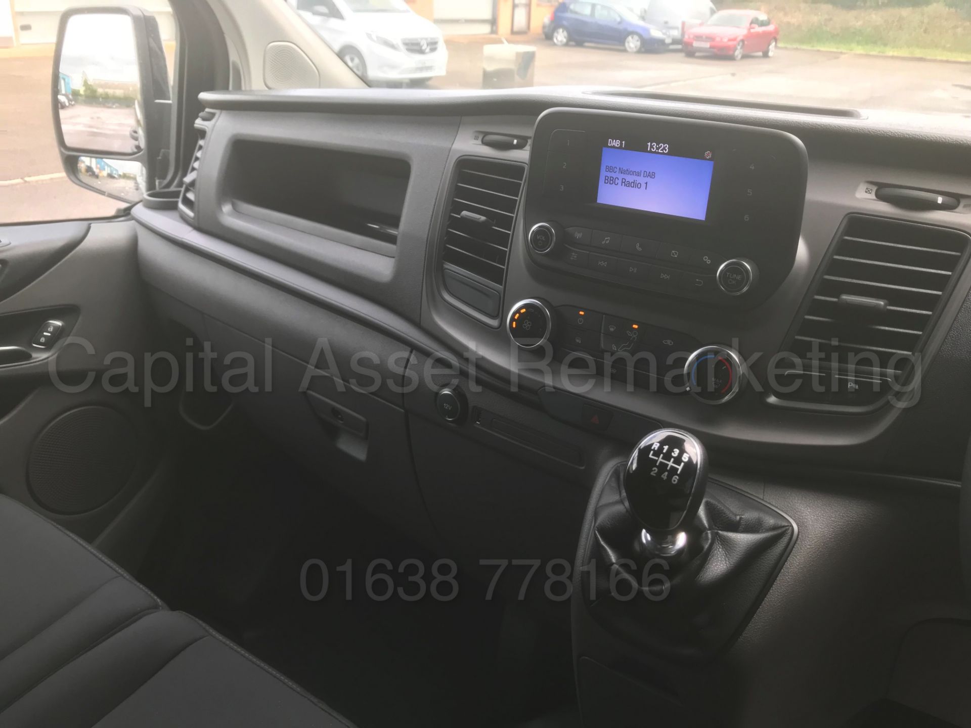 FORD TRANSIT CUSTOM *TREND EDITION* (2018 - ALL NEW MODEL) '2.0 TDCI - 6 SPEED' *DELIVERY MILEAGE* - Bild 41 aus 49