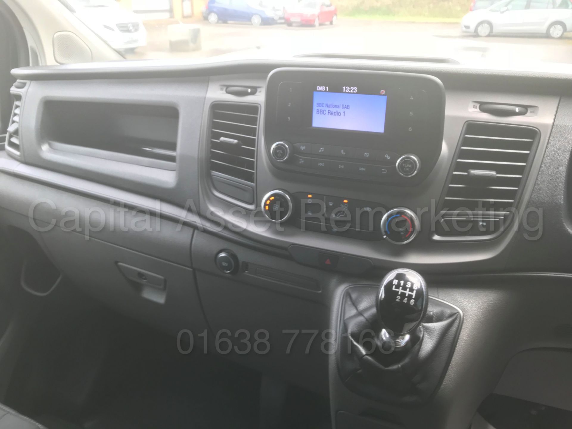 FORD TRANSIT CUSTOM *TREND EDITION* (2018 - ALL NEW MODEL) '2.0 TDCI - 6 SPEED' *DELIVERY MILEAGE* - Image 42 of 49