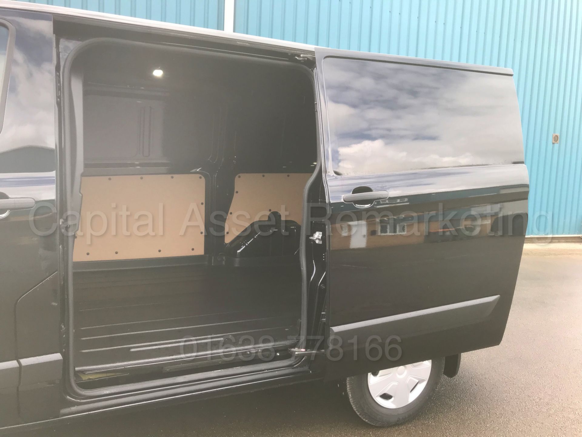 FORD TRANSIT CUSTOM *TREND EDITION* (2018 - ALL NEW MODEL) '2.0 TDCI - 6 SPEED' *DELIVERY MILEAGE* - Bild 26 aus 49