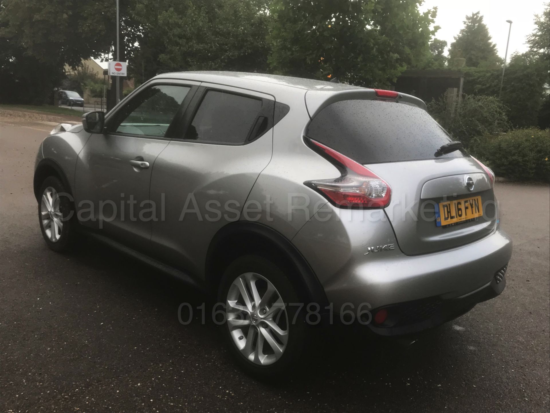 NISSAN JUKE *N-CONNECTA* 5 DOOR (2016) '1.5 DCI - 6 SPEED' **AIR CON - SAT NAV** (1 OWNER - FSH) - Bild 7 aus 44