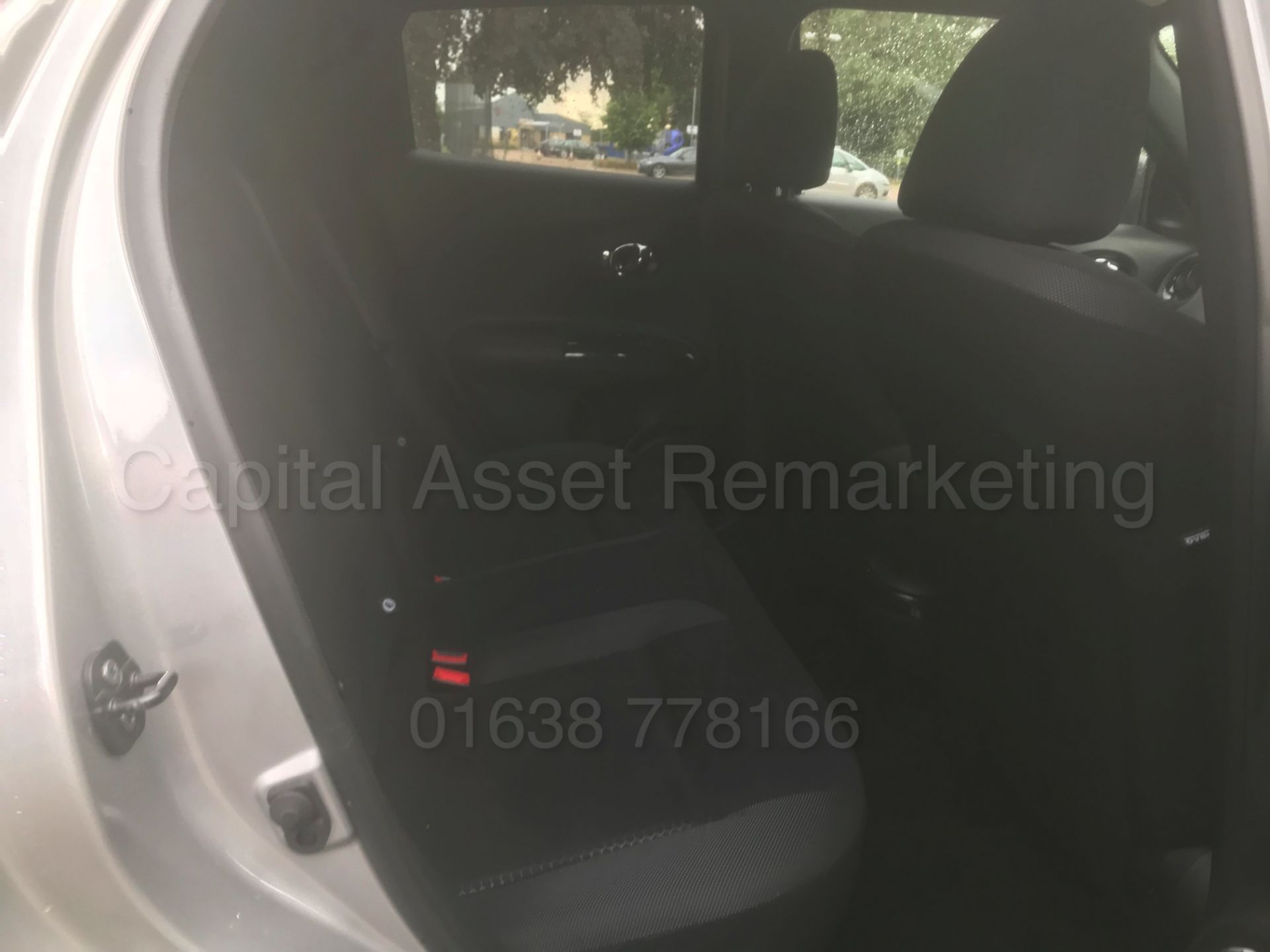 NISSAN JUKE *N-CONNECTA* 5 DOOR (2016) '1.5 DCI - 6 SPEED' **AIR CON - SAT NAV** (1 OWNER - FSH) - Bild 27 aus 44