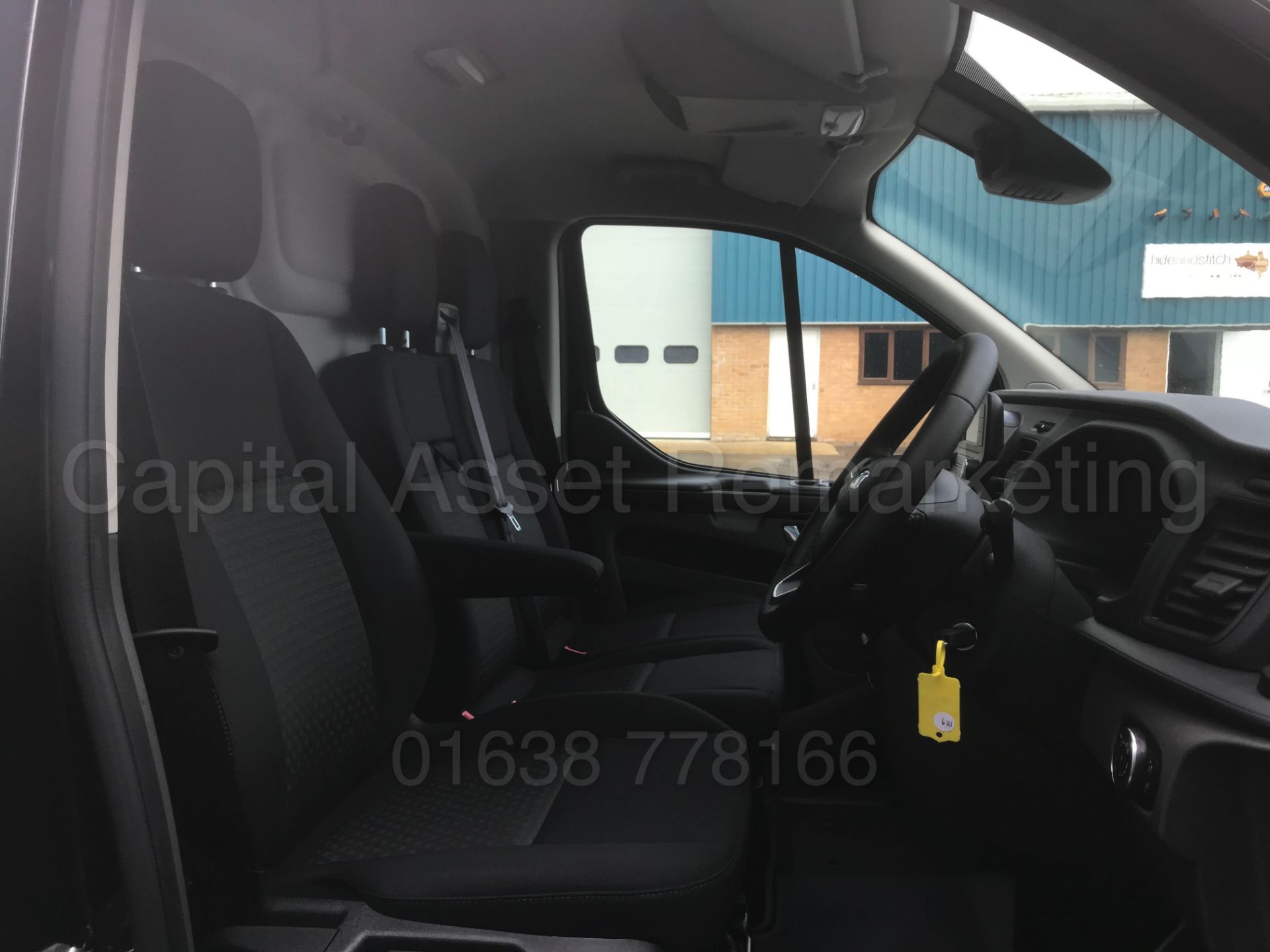 FORD TRANSIT CUSTOM *TREND EDITION* (2018 - ALL NEW MODEL) '2.0 TDCI - 6 SPEED' *DELIVERY MILEAGE* - Bild 36 aus 49