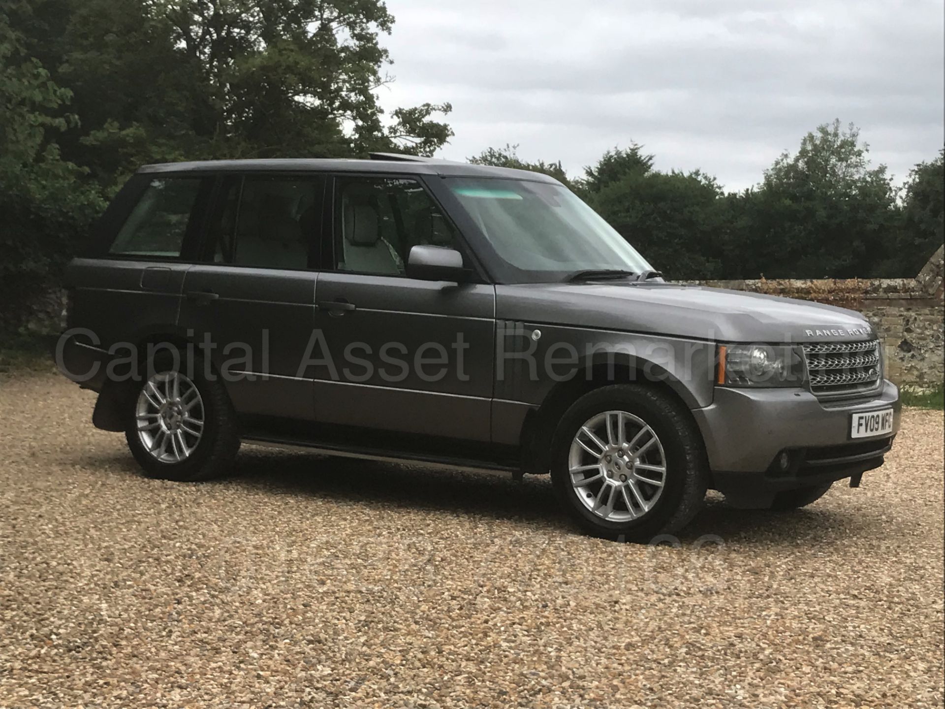 RANGE ROVER VOGUE (2009 - FACELIFT EDITION) '3.6 TDV8 - 268 BHP - AUTO' **ULTIMATE SPEC** (NO VAT) - Image 13 of 49