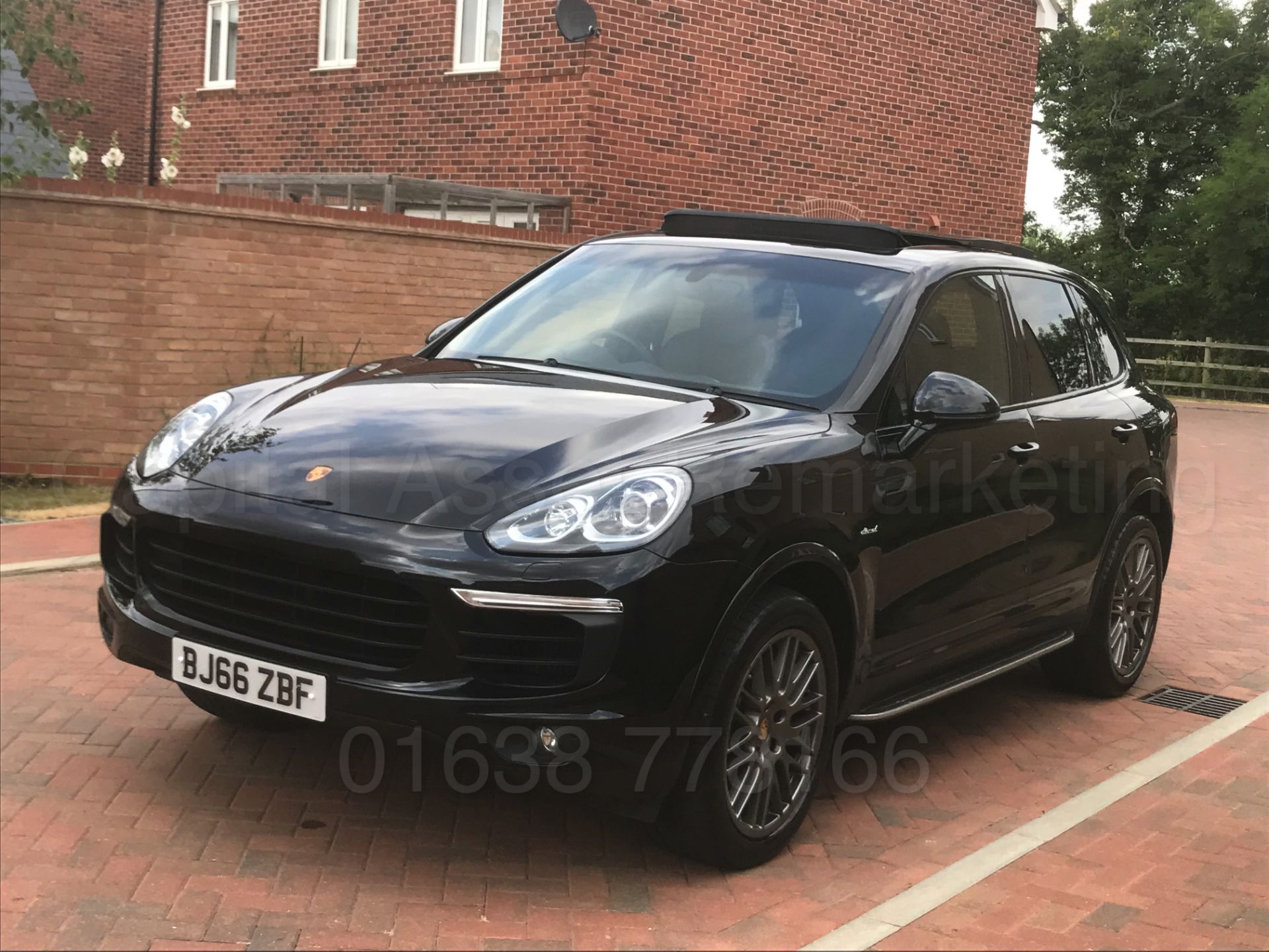 PORSCHE CAYENNE *PLATINUM EDITION* (2017 MODEL) '3.0 V6 DIESEL - 265 BHP - 8 SPEED AUTO' *TOP SPEC* - Image 6 of 64