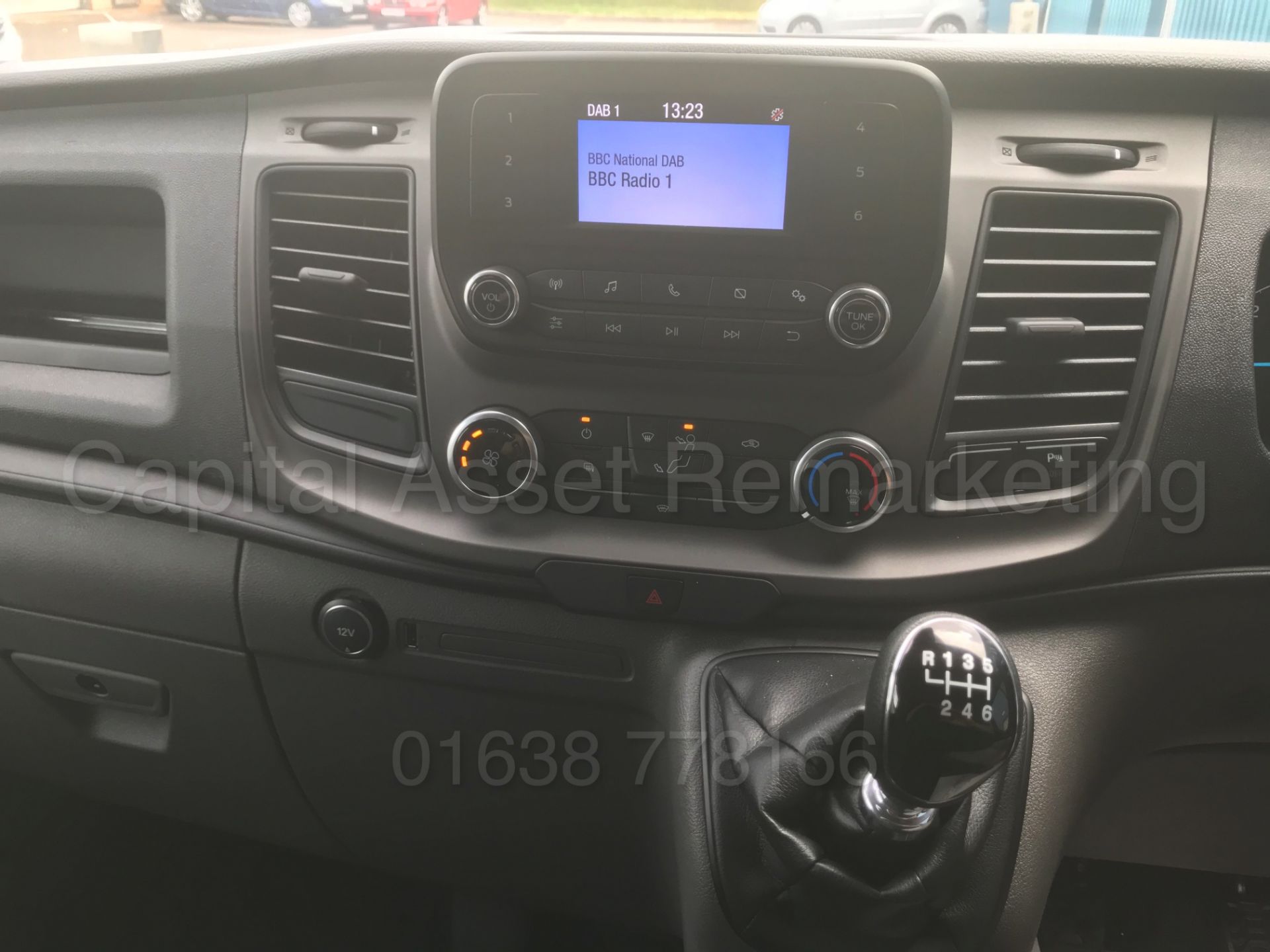 FORD TRANSIT CUSTOM *TREND EDITION* (2018 - ALL NEW MODEL) '2.0 TDCI - 6 SPEED' *DELIVERY MILEAGE* - Image 43 of 49