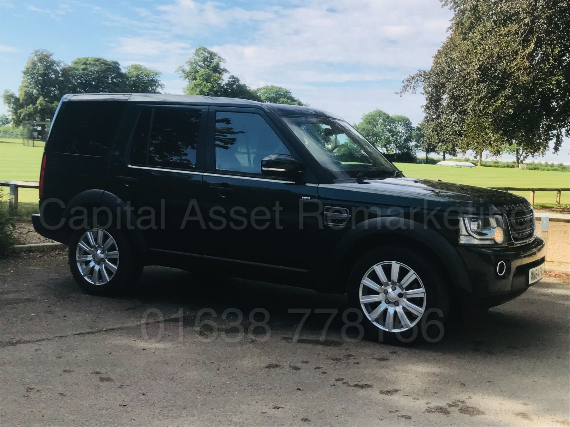 LAND ROVER DISCOVERY *XS EDITION* (2014) '3.0 SDV6 - 225 BHP- 8 SPEED AUTO' *MASSIVE SPEC* (1 OWNER) - Image 12 of 45