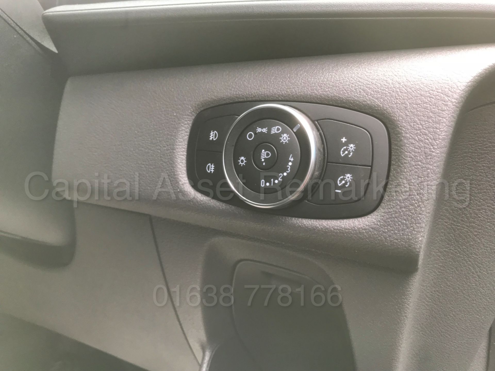 FORD TRANSIT CUSTOM *TREND EDITION* (2018 - ALL NEW MODEL) '2.0 TDCI - 6 SPEED' *DELIVERY MILEAGE* - Image 39 of 49