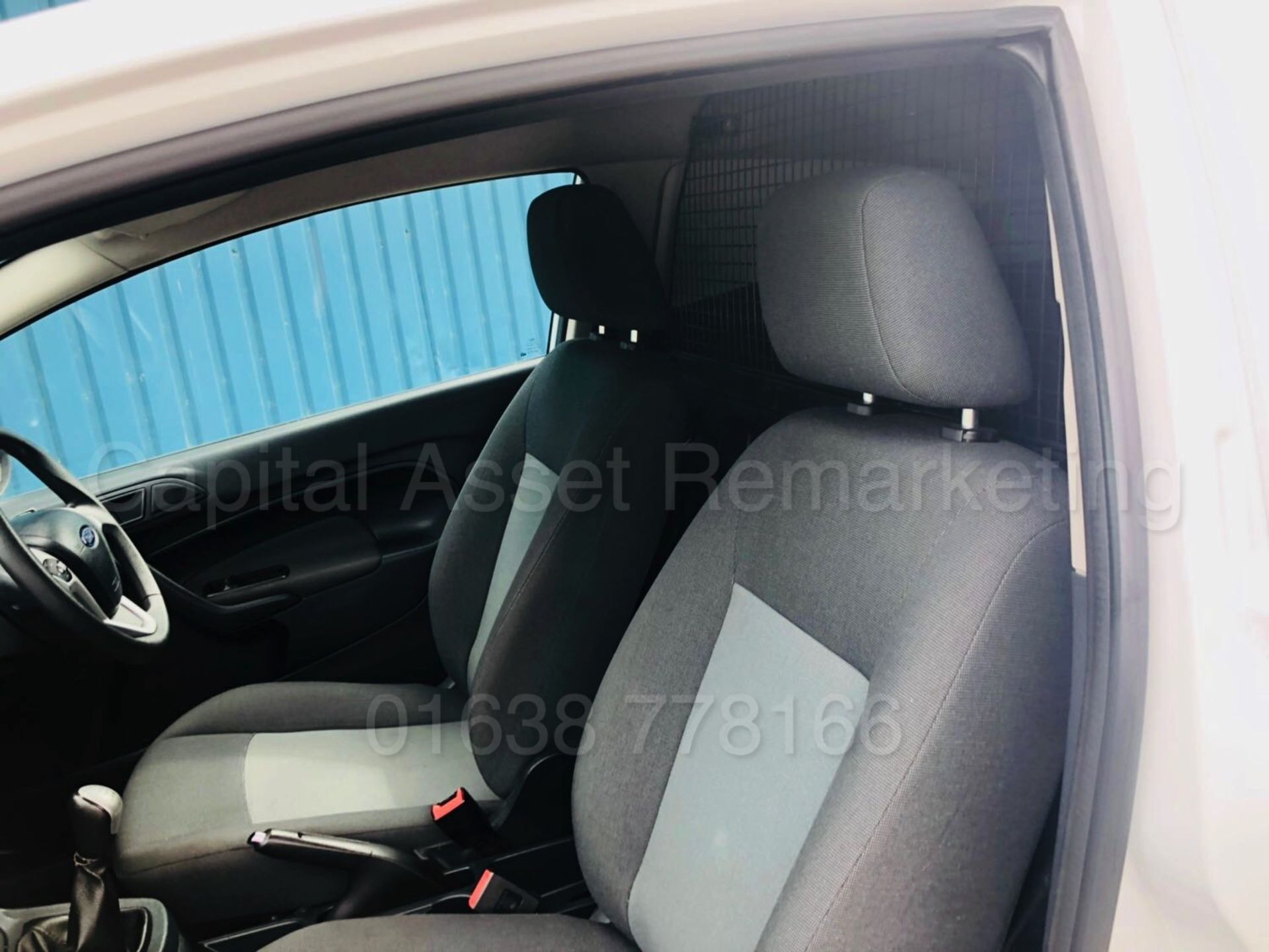 FORD FIESTA *BASE EDITION* 'LCV - PANEL VAN' (2013 MODEL) '1.4 TDCI - 70 BHP - 5 SPEED' - Bild 14 aus 18