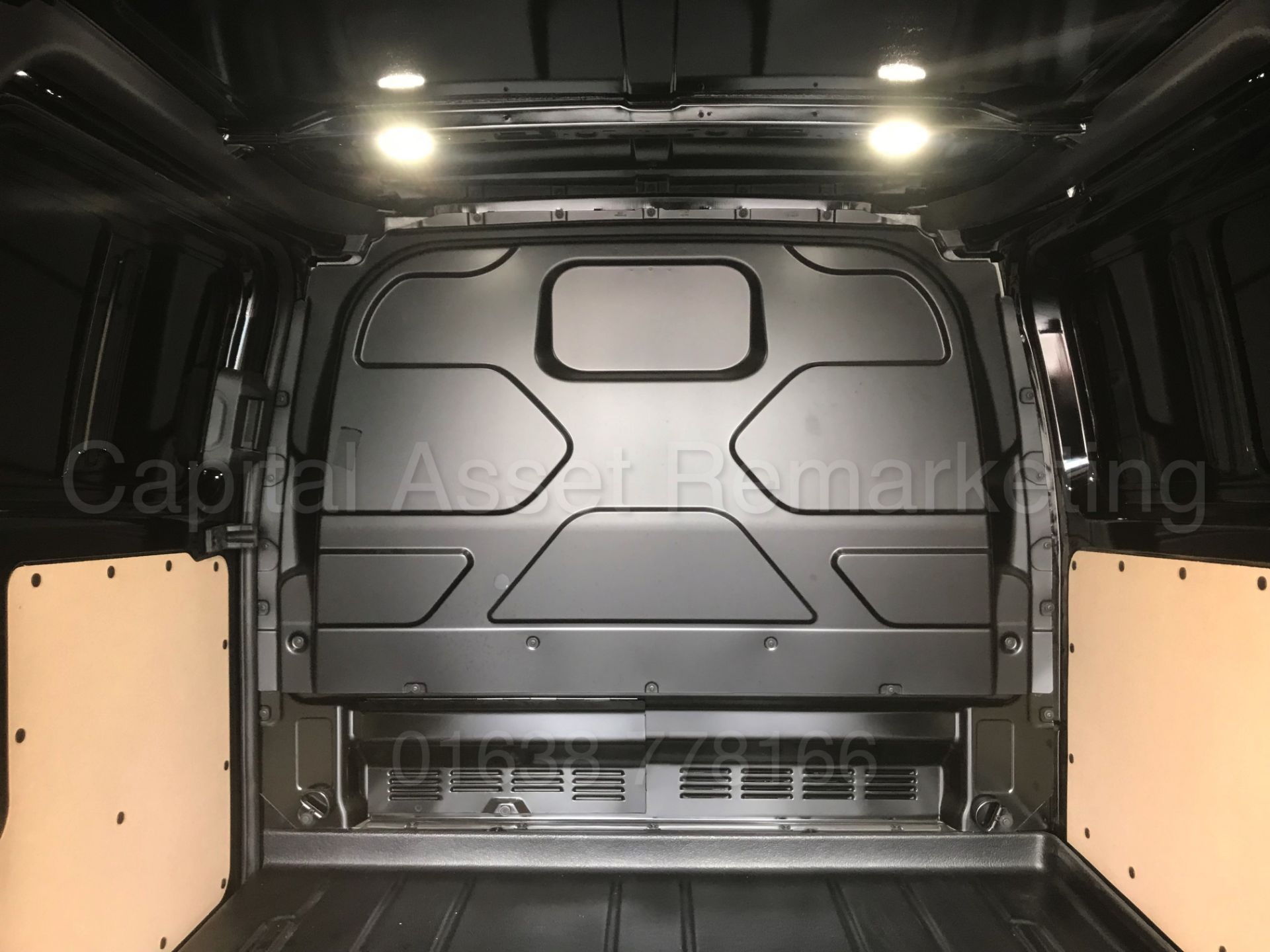 FORD TRANSIT CUSTOM *TREND EDITION* (2018 - ALL NEW MODEL) '2.0 TDCI - 6 SPEED' *DELIVERY MILEAGE* - Bild 30 aus 49