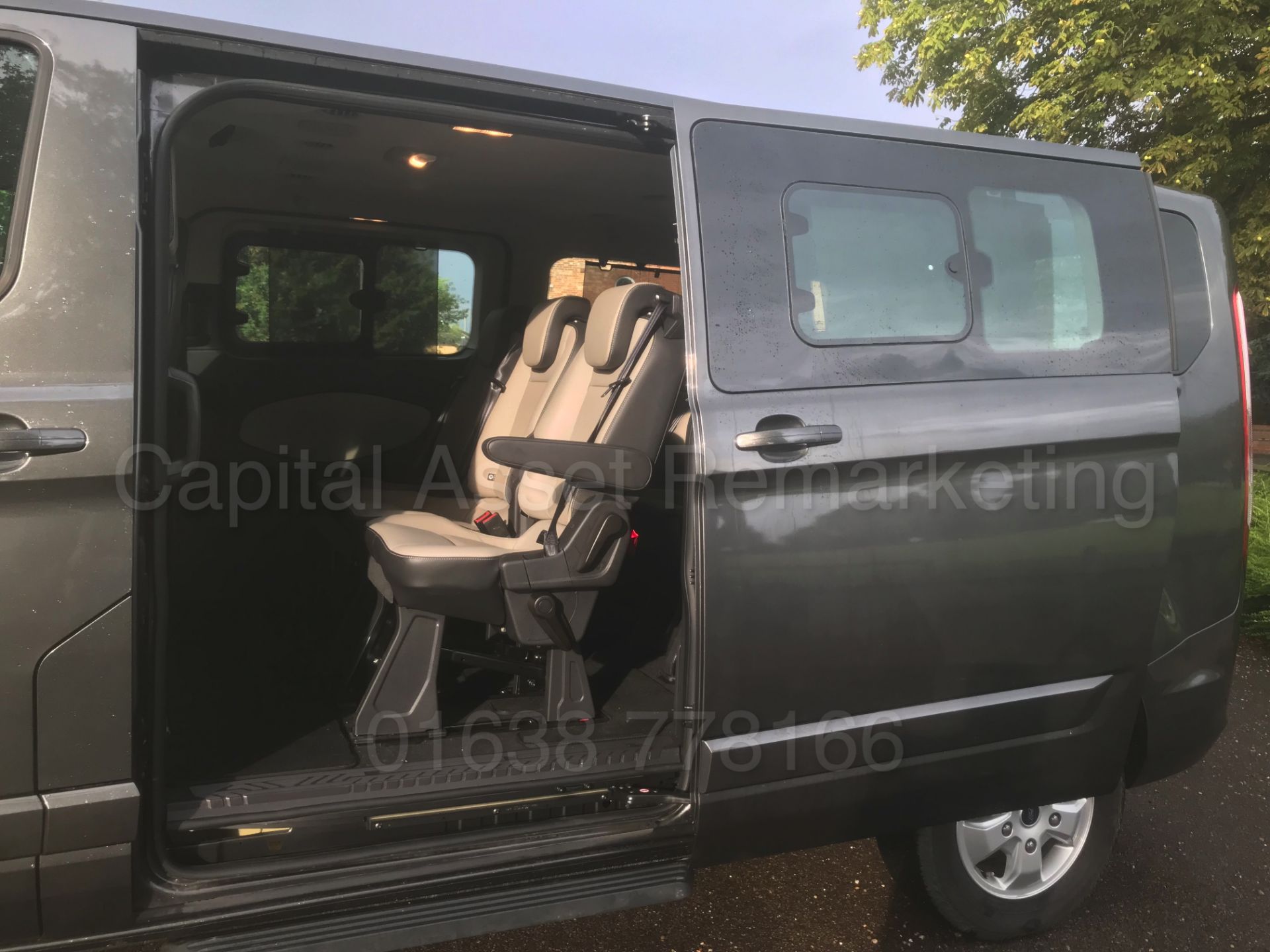 FORD TRANSIT 'TOURNEO' *TITANIUM EDITION* (2018) *9 SEATER MPV* '2.0 TDCI - 6 SPEED' *LOW MILES* - Bild 30 aus 62