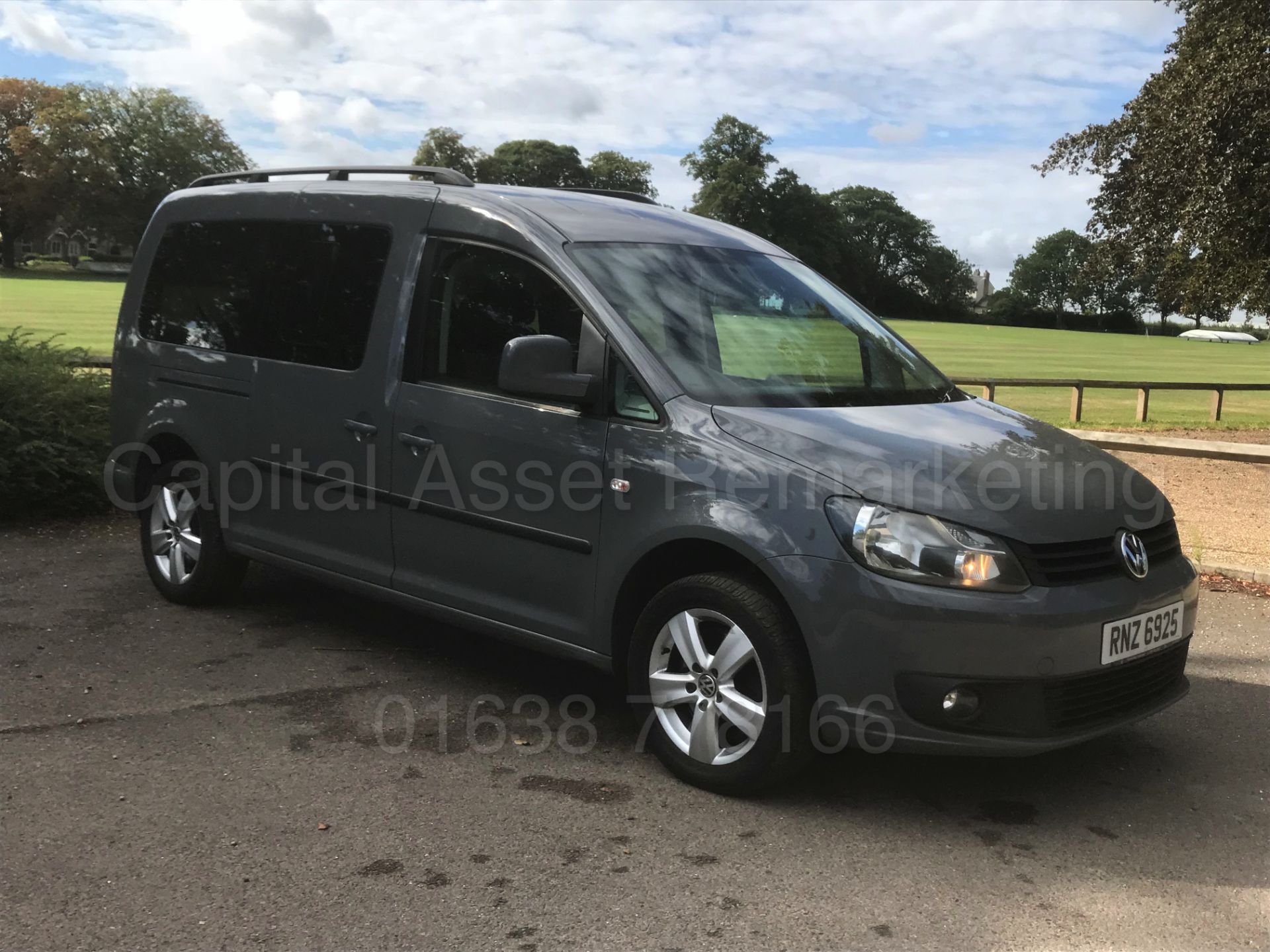 VOLKSWAGEN CADDY C20 MAXI *LIFE* (2012) '1.6 TDI- 102 BHP - STOP/START' *A/C* (7 SEATER) (NO VAT) - Image 2 of 41