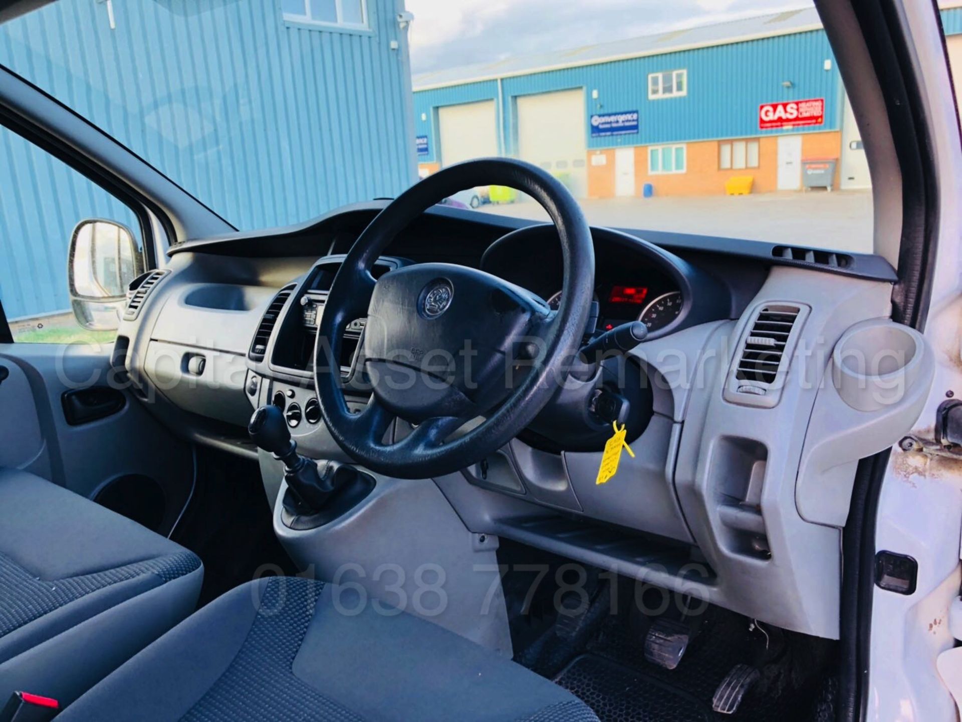 VAUXHALL VIVARO 2700 *SWB - PANEL VAN* (2014 MODEL) '2.0 CDTI *ECO-FLEX* - 90 BHP - 6 SPEED' - Image 17 of 24